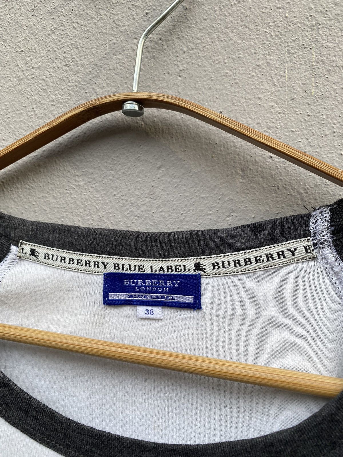 Burberry BURBERRY “Blue Label” Biglogo Raglan Tshirt Size XS / US 0-2 / IT 36-38 - 2 Thumbnail