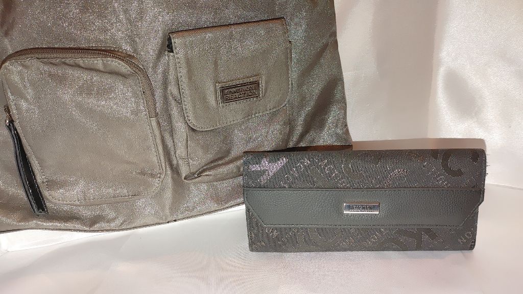The Unbranded Brand Kenneth Cole Metallic Bag & Wallet Set Size ONE SIZE - 4 Thumbnail