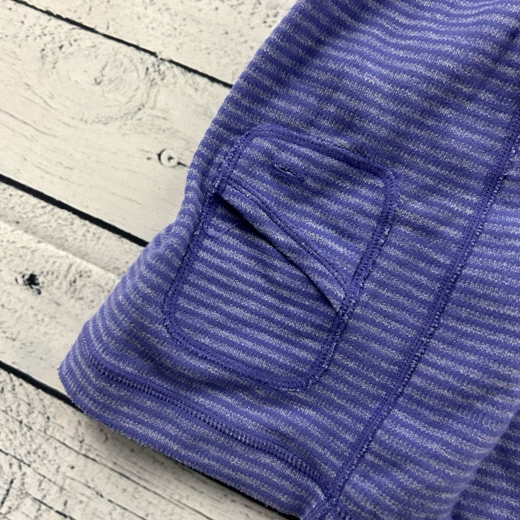 Lululemon Lululemon Long Sleeve Reversible Sweatshirt Women 8 Purple Striped Cowl Neck Thumb Holes Pullover Activewear Size M / US 6-8 / IT 42-44 - 5 Thumbnail
