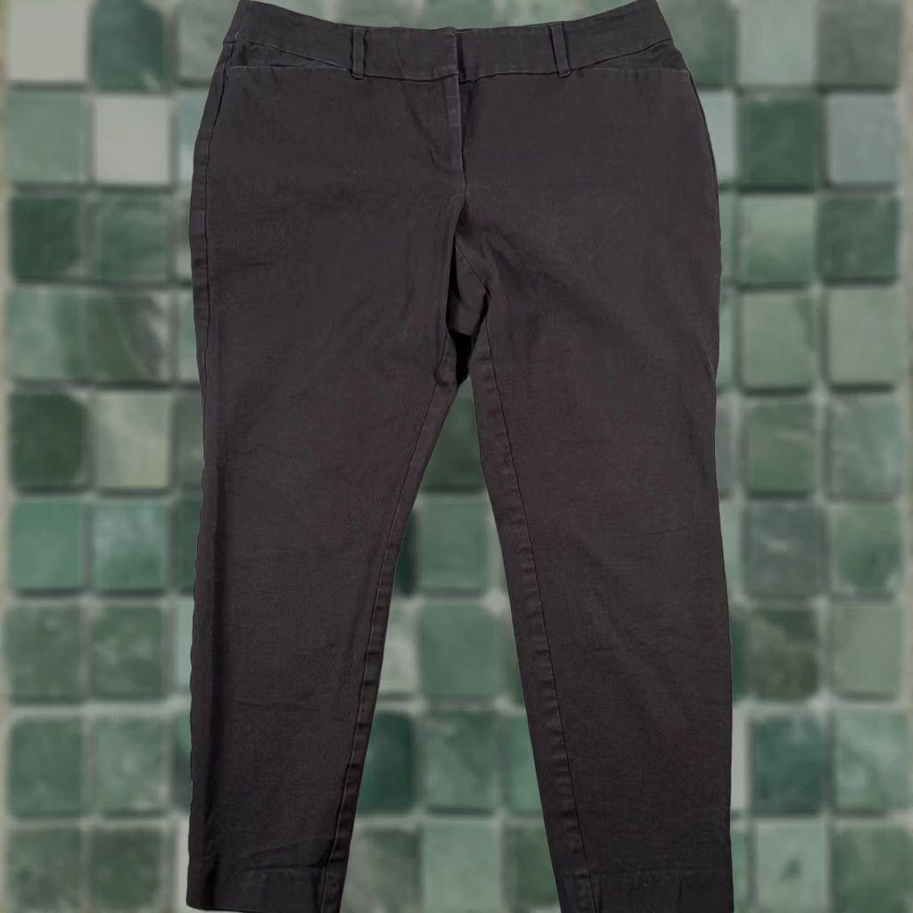 Loft LOFT Curvy Skinny Ankle Pants Black Straight Leg Cropped Minimalist Workwear Pants Women Size 8 Modern Casual Workwear Size 30" / US 8 / IT 44 - 1 Thumbnail