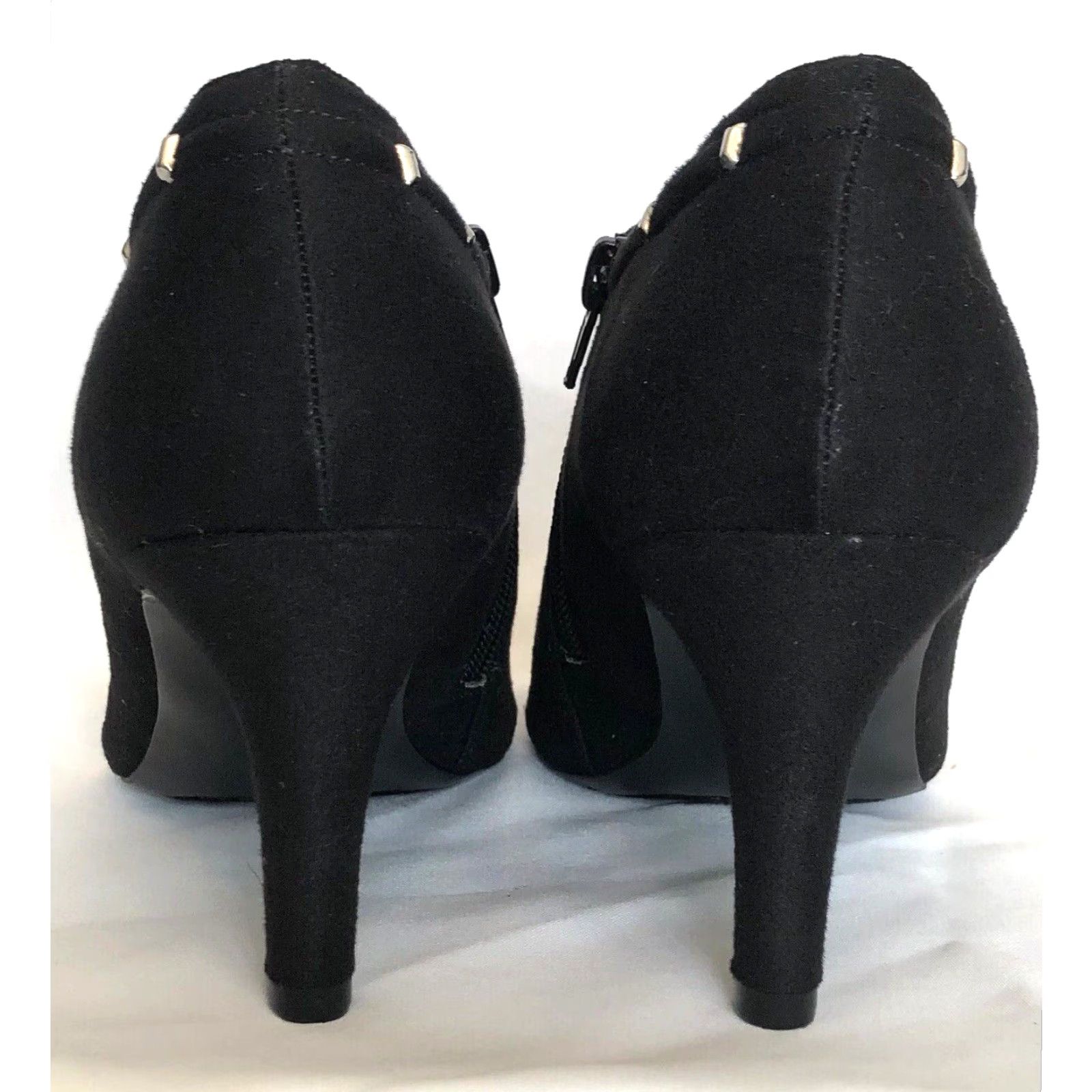 Vintage Covington Boots Women's Ankle Block Black Faux Suede 3" Heel Side Zip Studs Bootie 8M 40 EU 6.5 UK Size US 8 / IT 38 - 5 Thumbnail