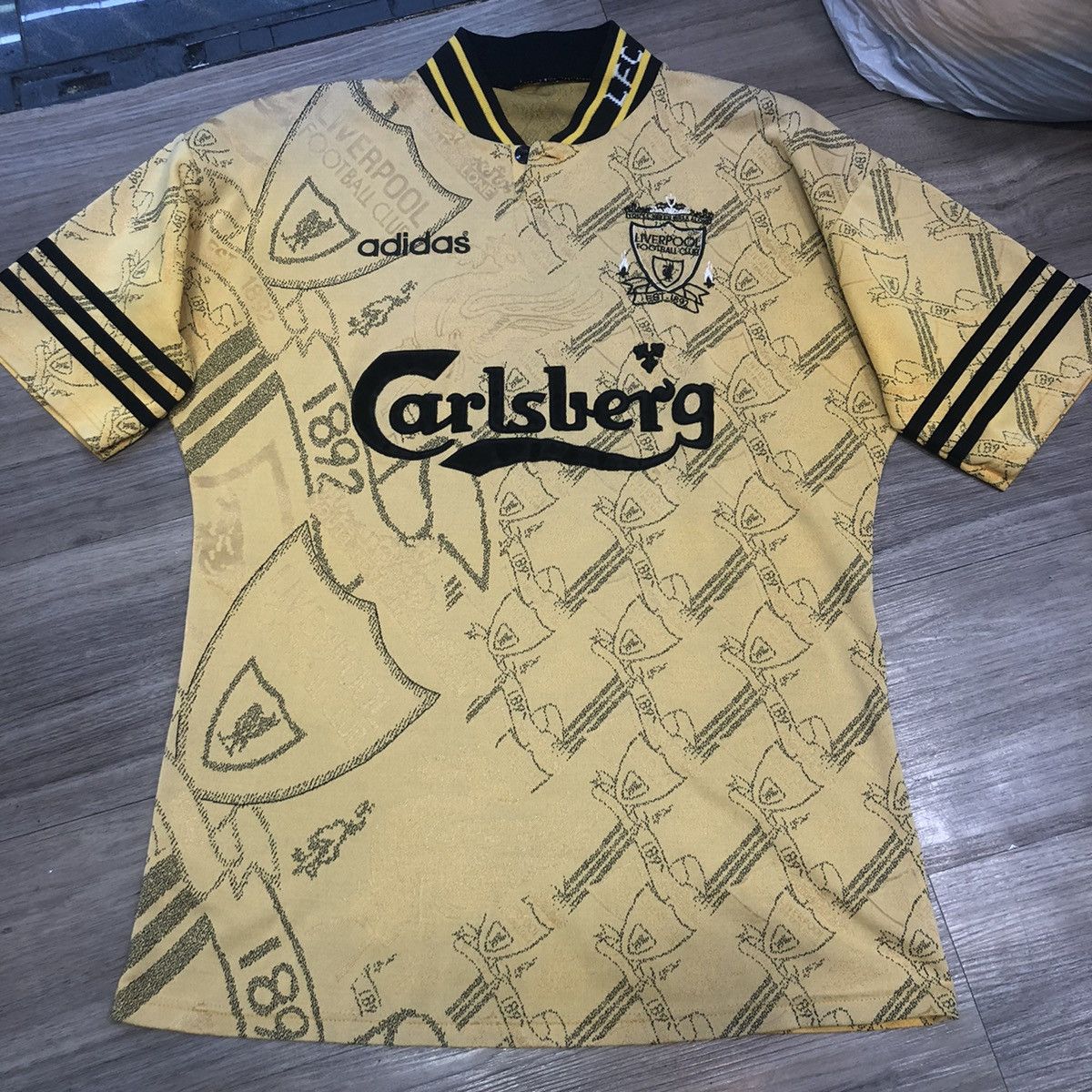 Liverpool 94/96 away shirt