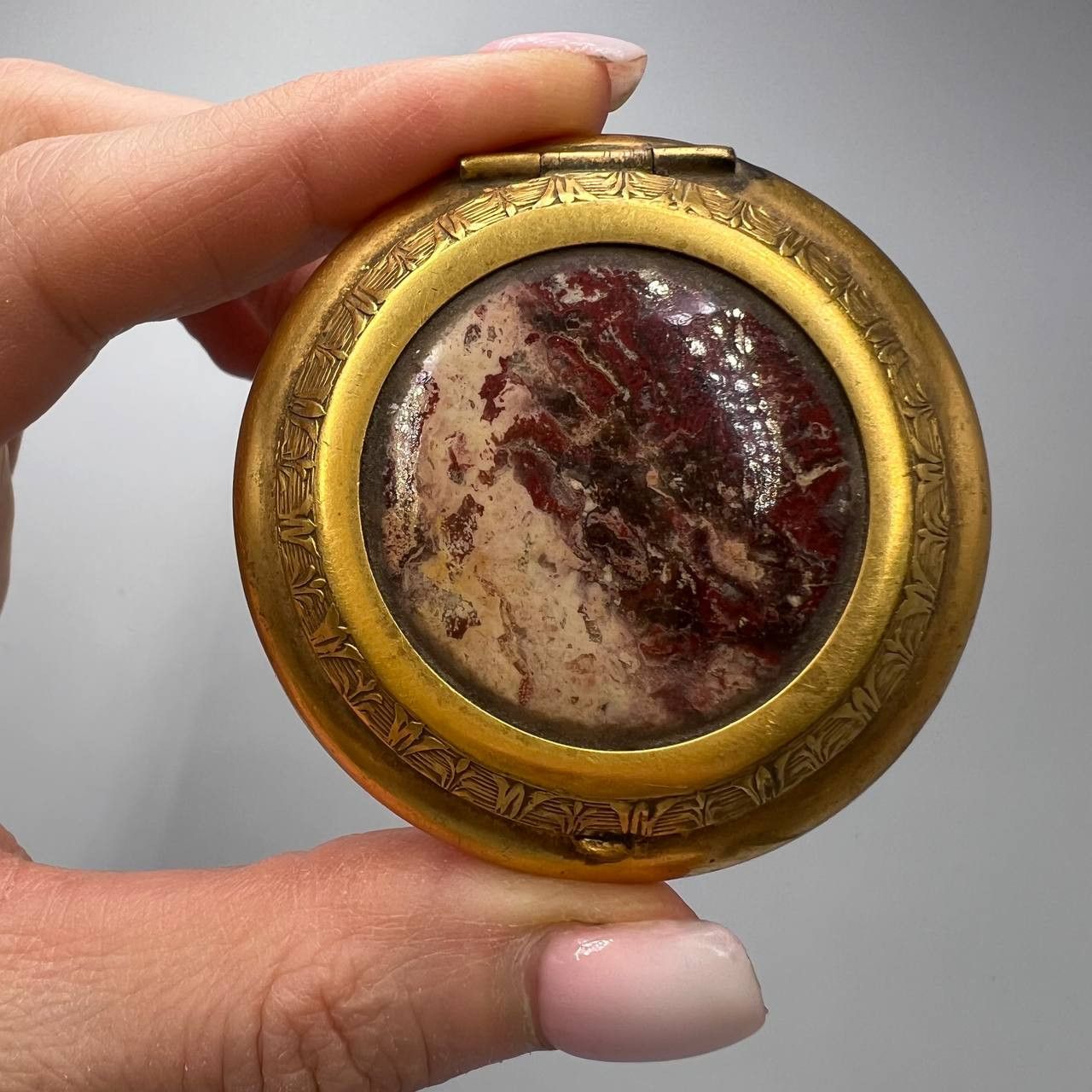 Vintage Vintage Vanity Powder Compact Case Gilded Brass Jasper Stone Size ONE SIZE - 1 Thumbnail