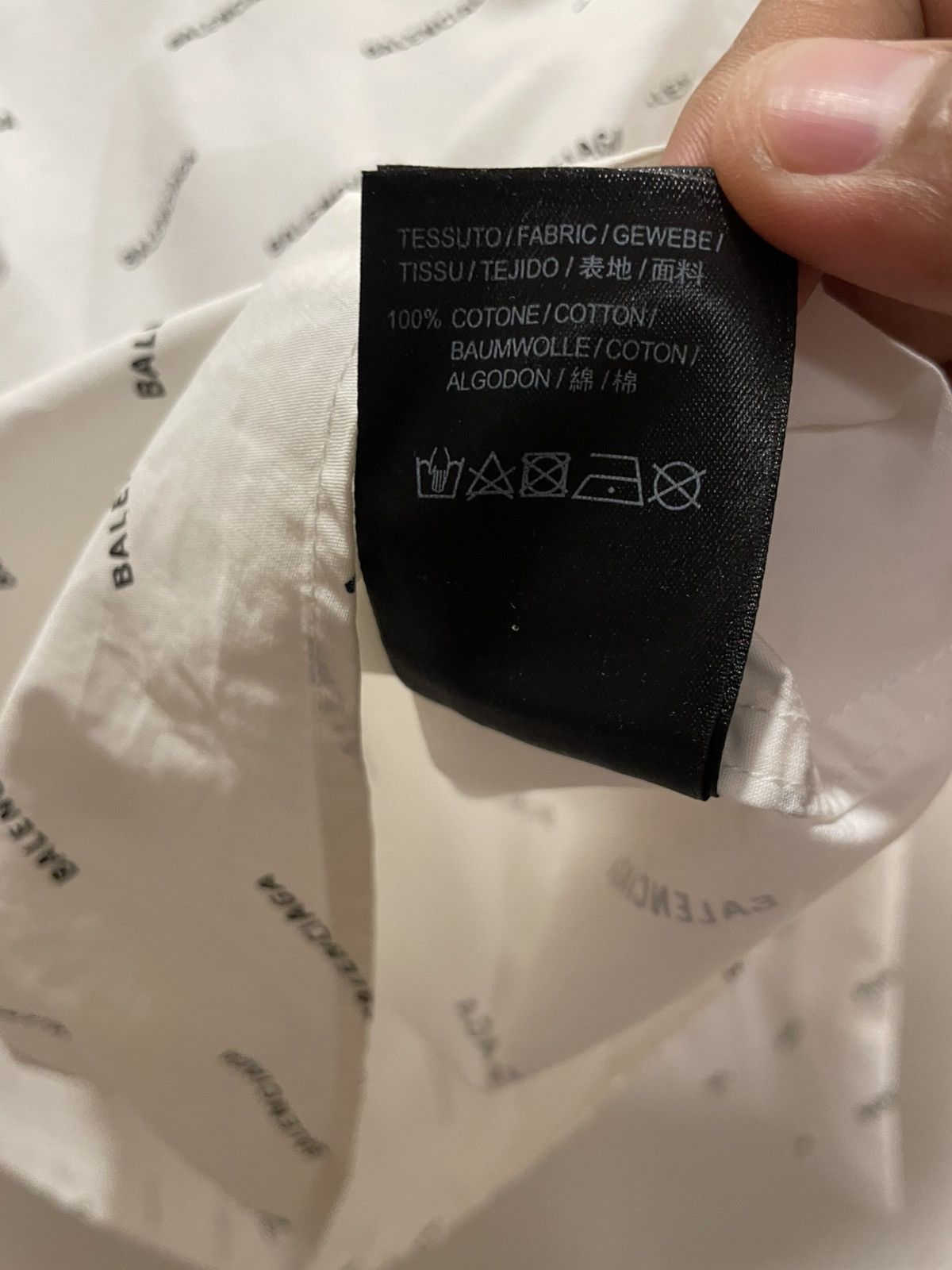 Balenciaga Balenciaga All-Over Logo Shirt Size US L / EU 52-54 / 3 - 10 Thumbnail