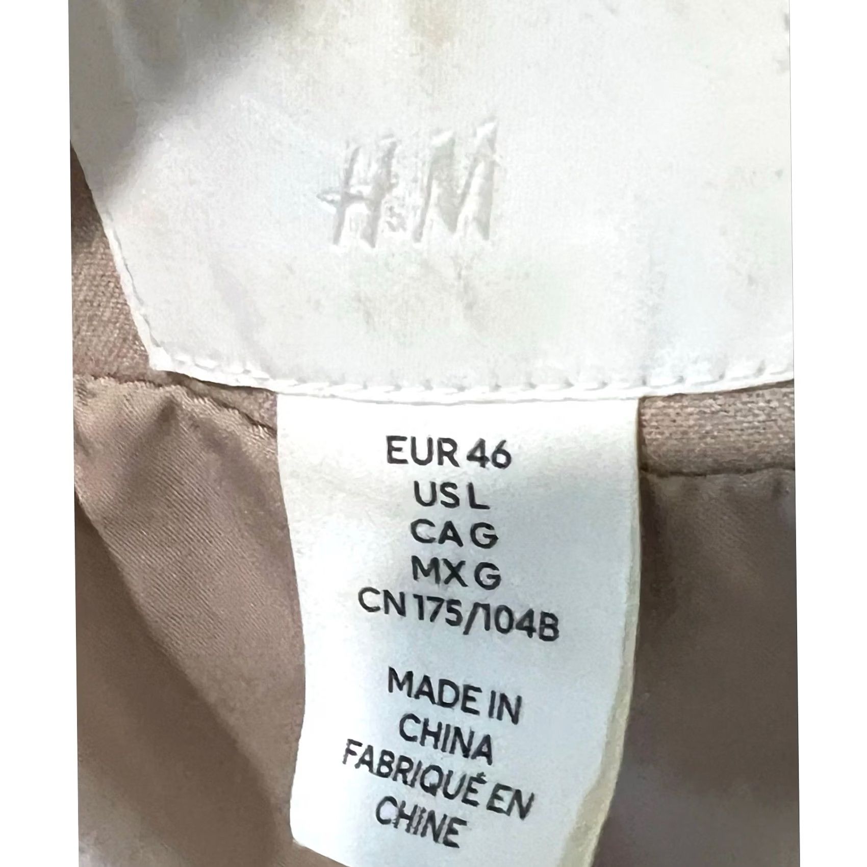 H&M H&M Women’s Button Vest Beige Classic Vest L Adult Regular Beig e? Size L / US 10 / IT 46 - 7 Thumbnail