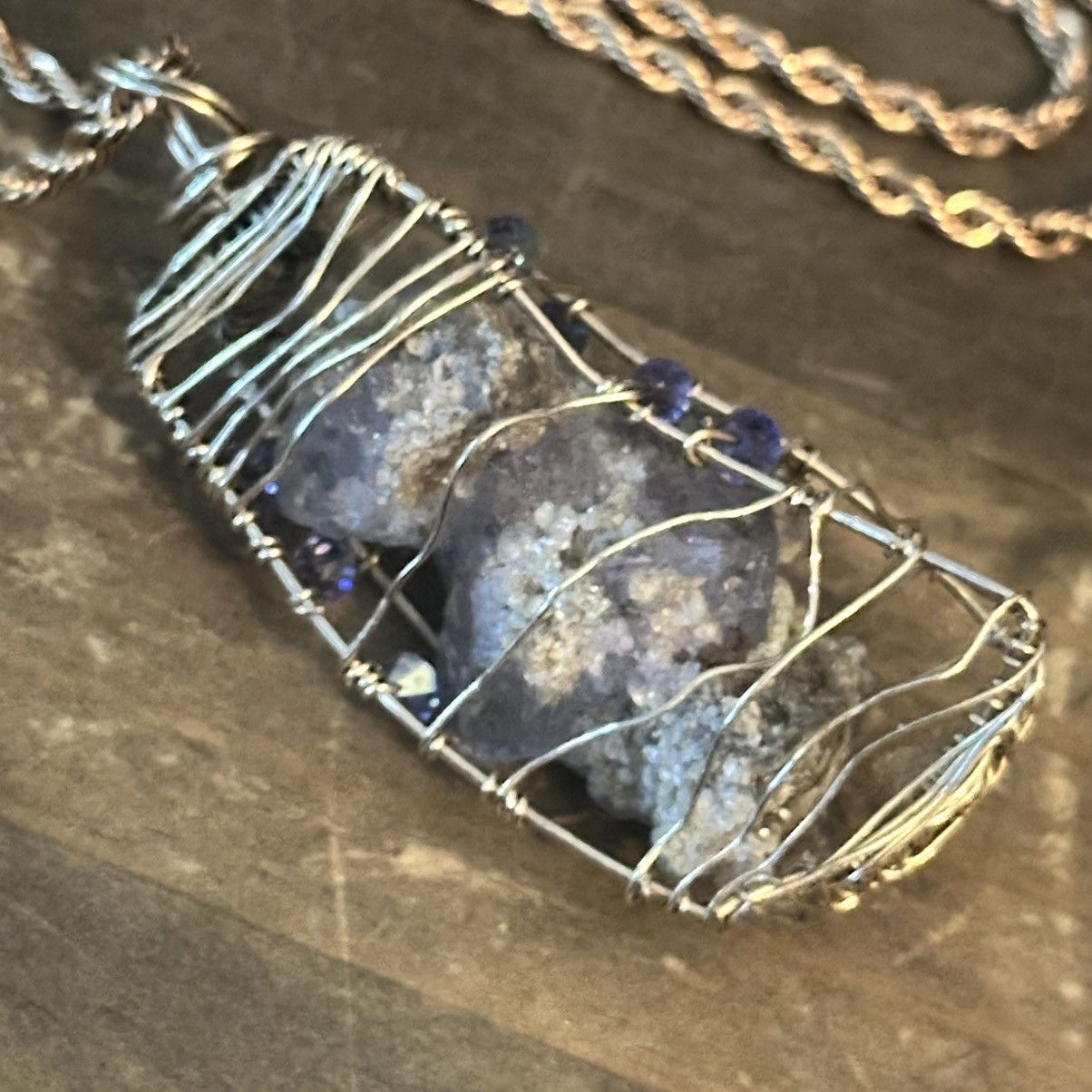 Other Gold tone wire wrapped caged druzy quartz pendant necklace Size ONE SIZE - 3 Thumbnail