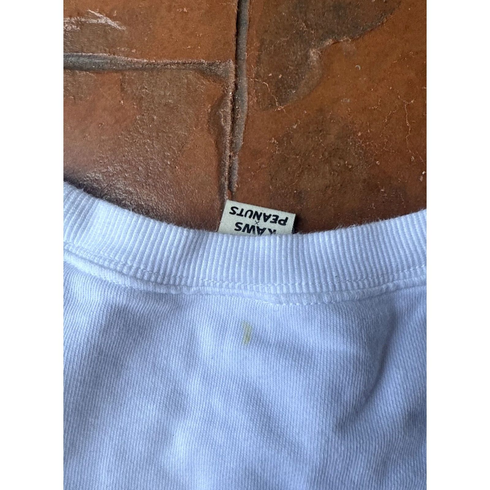 Uniqlo VINTAGE? No — Uniqlo X Kaws Peanuts Snoopy Skateboarding Sweatshirt Mens Large White Crew Neck Size US L / EU 52-54 / 3 - 7 Thumbnail