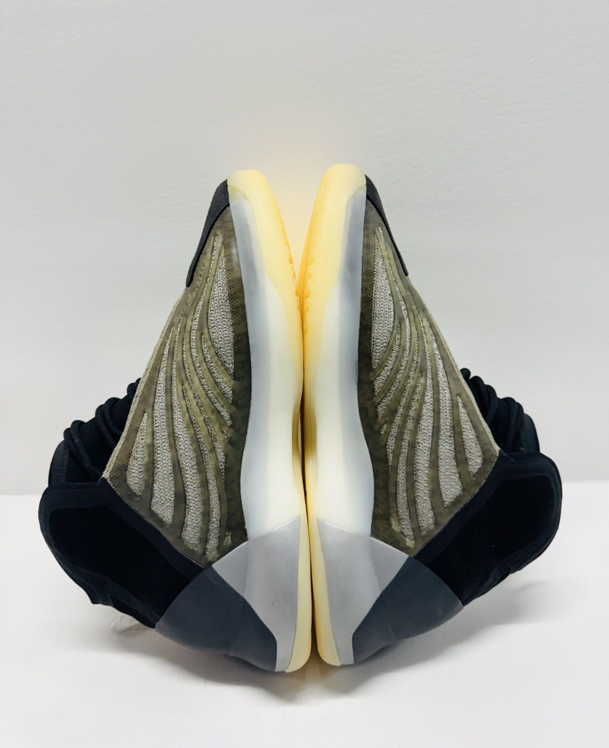 Yeezy Adidas Yeezy Quantum YZY QNTM Barium Size US 10.5 / EU 43-44 - 3 Thumbnail