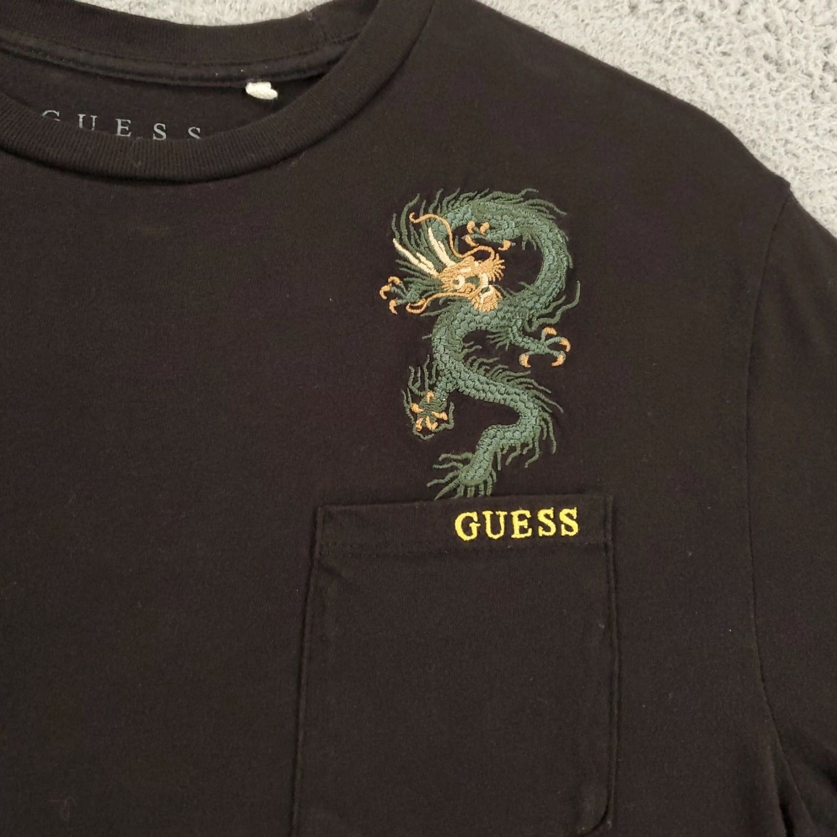 Guess VINTAGE GUESS Dragon Shirt Adult Medium Black Embroidered Graphic Triangle Tee Size US M / EU 48-50 / 2 - 3 Thumbnail