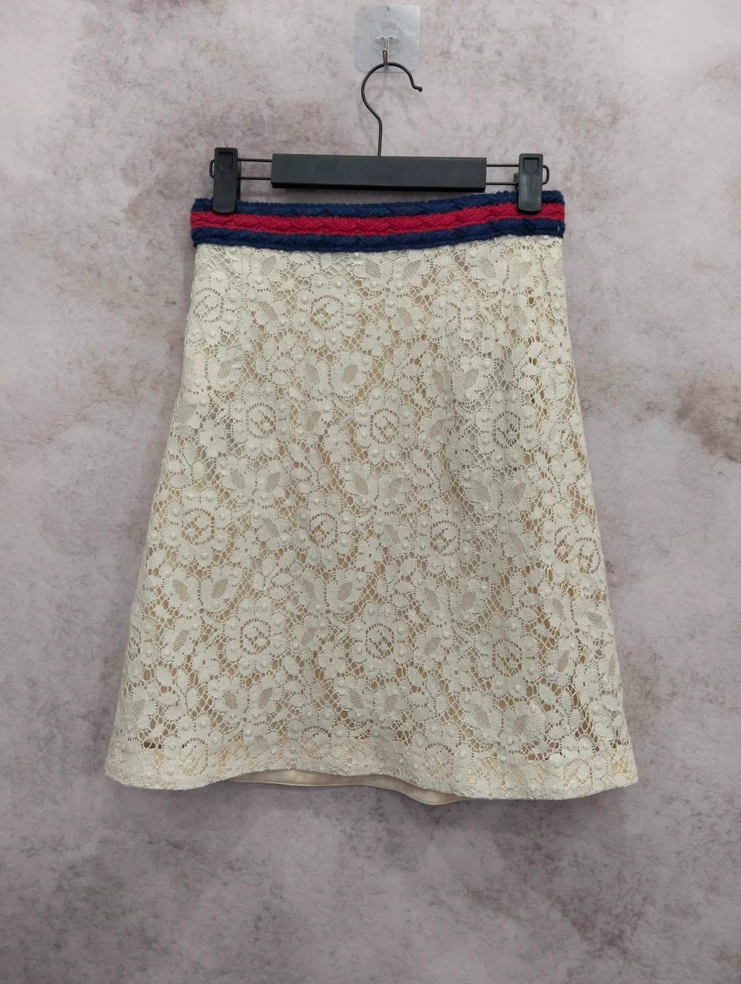 Gucci Gucci Beige Lace Midi Skirt Size 36 98 New Size 25" / US 0 / IT 36 - 2 Thumbnail