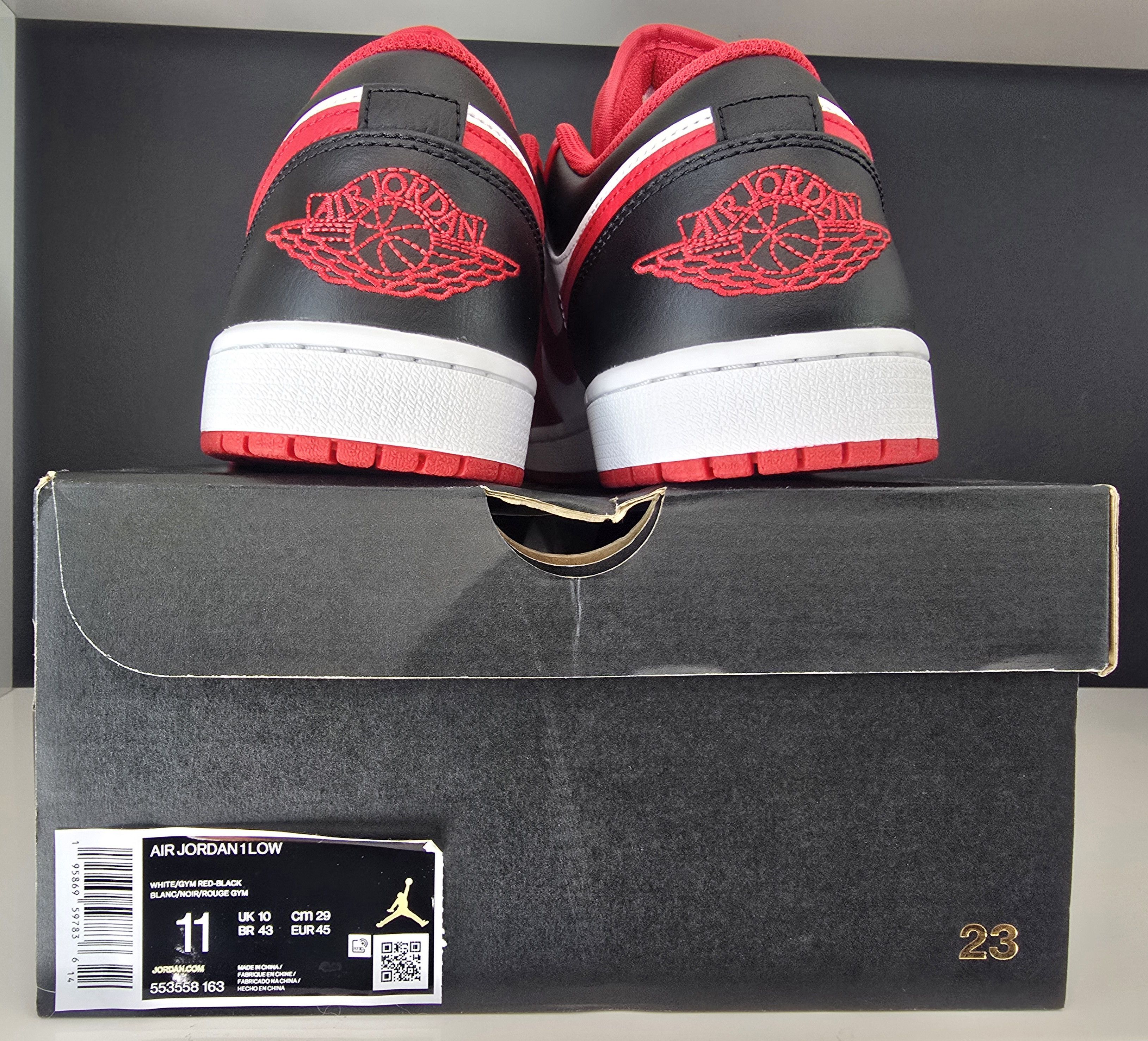 Jordan Brand Jordan 1 Low "Bulls" Size US 11 / EU 44 - 3 Thumbnail