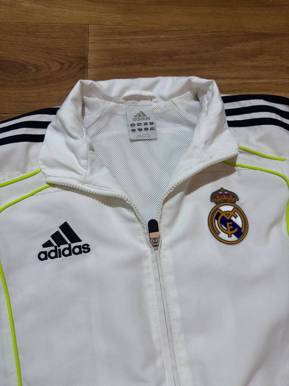 Vintage Vintage Adidas Real Madrid Tracksuit 2010/2011 Nylon Footbal Size US M / EU 48-50 / 2 - 3 Thumbnail