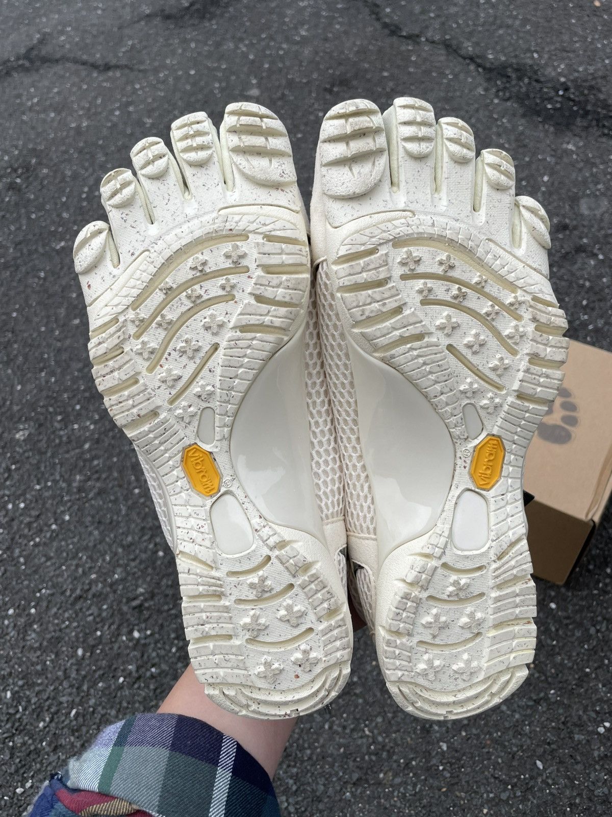 Vibram Vibram FiveFingers Roadaround Ivory Sneakers Size US 7.5 / IT 37.5 - 8 Thumbnail