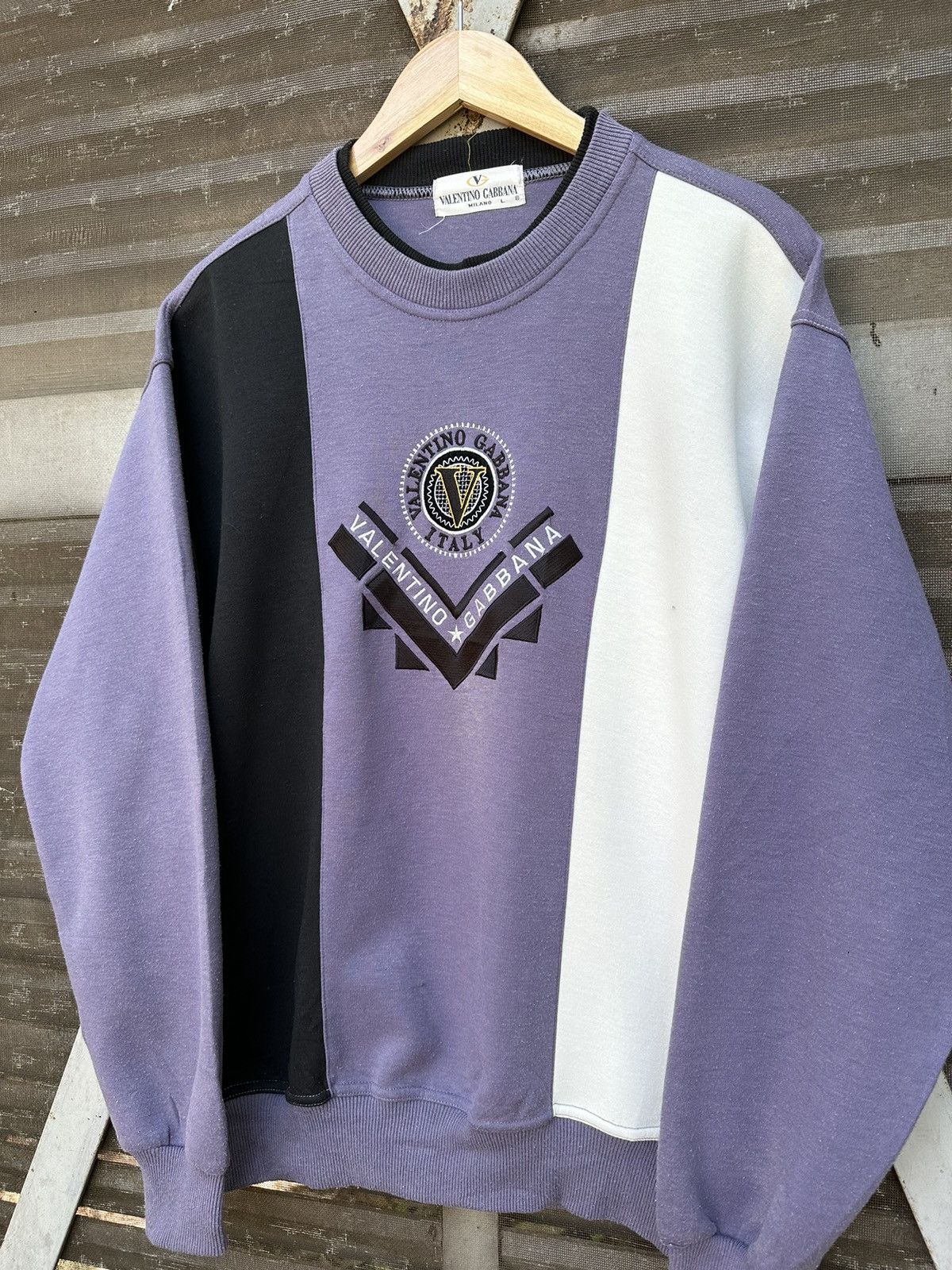 Valentino 👹Vintage Valentino Gabbana Embroidery Logo Crewneck Size US M / EU 48-50 / 2 - 4 Thumbnail