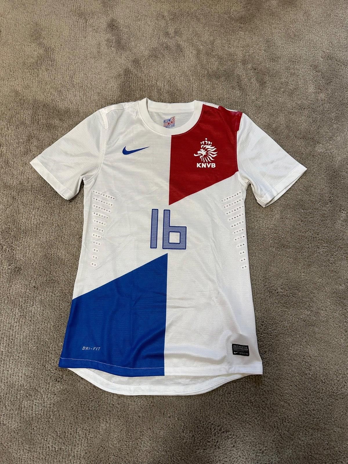Nike NETHERLANDS 2013/14 VAN PERSIE FOOTBALL SHIRT SOCCER JERSEY Size US S / EU 44-46 / 1 - 1 Thumbnail