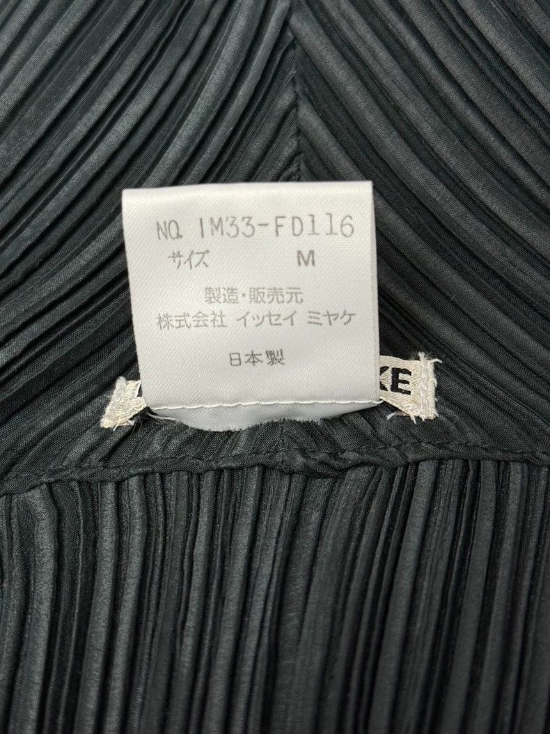 Issey Miyake Issey Miyake Black and green swallowtail pleated coat Size M / US 6-8 / IT 42-44 - 4 Thumbnail