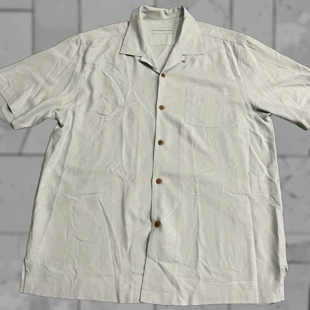 Tommy Bahama Tommy Bahama Button-Down Shirt Mens L Silk Beige Floral 100% Silk Short Sleeve Printed Blue Flower Pattern Size US L / EU 52-54 / 3 - 1 Thumbnail