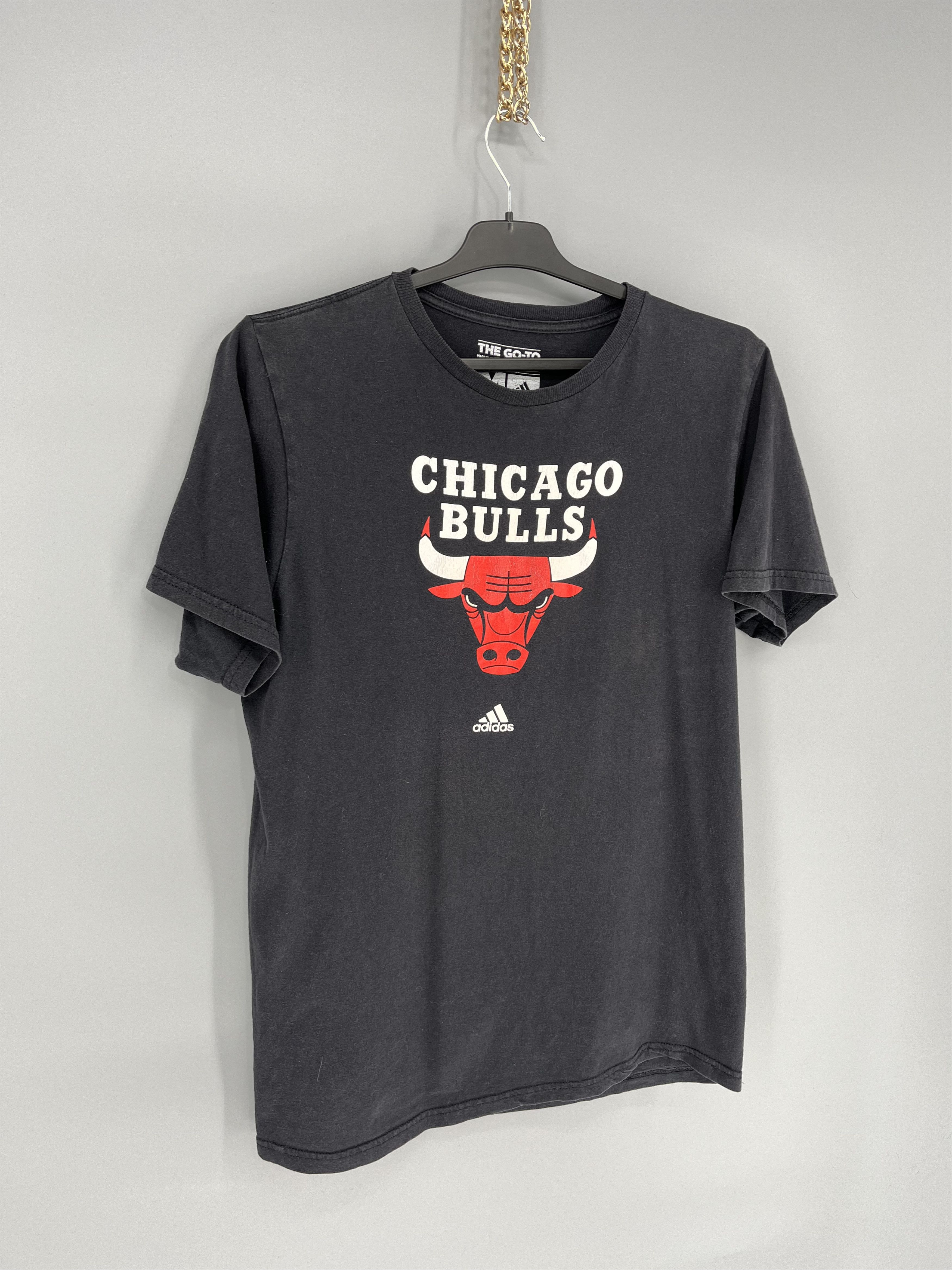 Adidas Adidas The Go To Tee Chicago Bulls T-Shirt Mens Medium Black Size US M / EU 48-50 / 2 - 2 Thumbnail