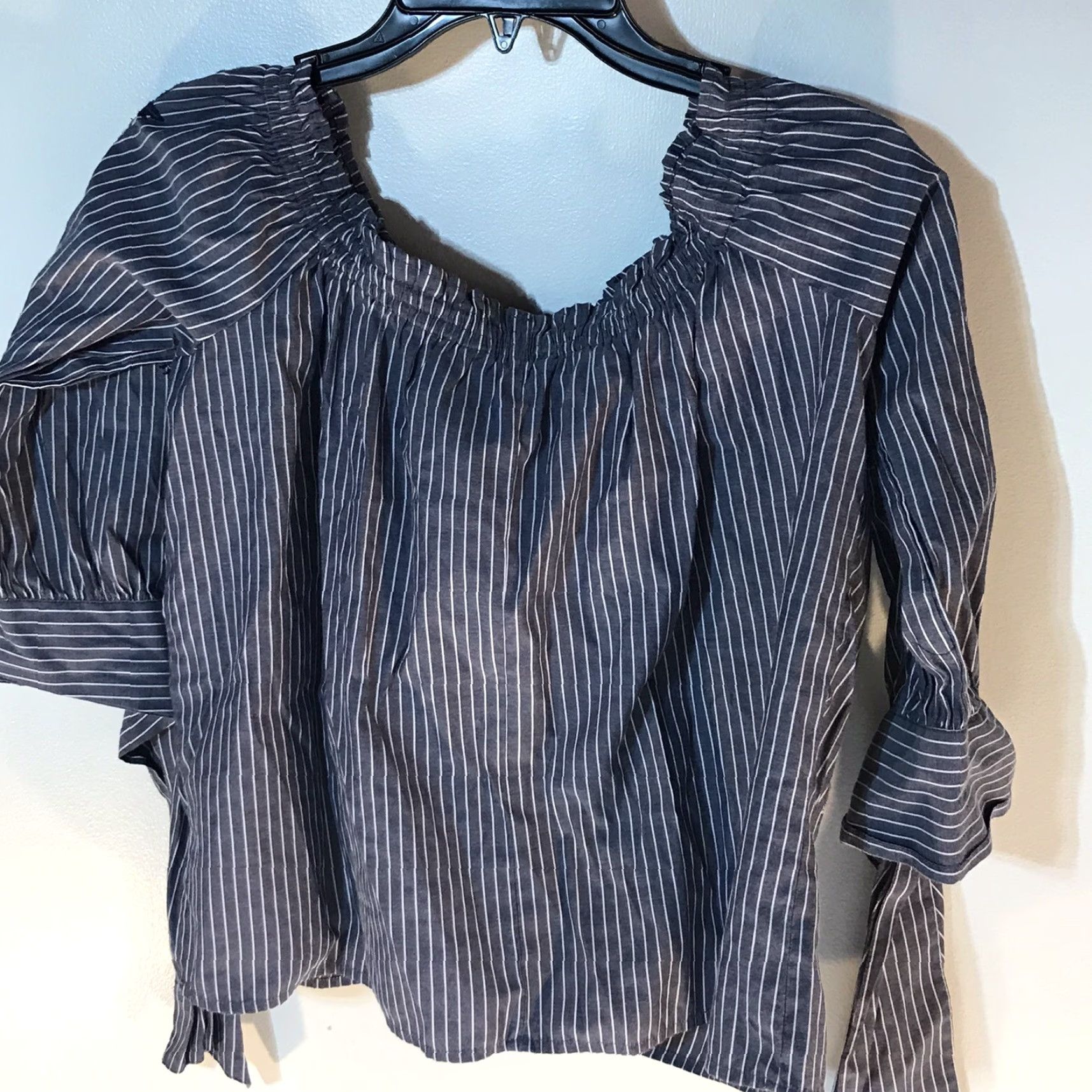 American Eagle Outfitters American Eagle Outfitters Striped Blouse Off the Shoulder Women’s XS Blue White Size XS / US 0-2 / IT 36-38 - 2 Thumbnail