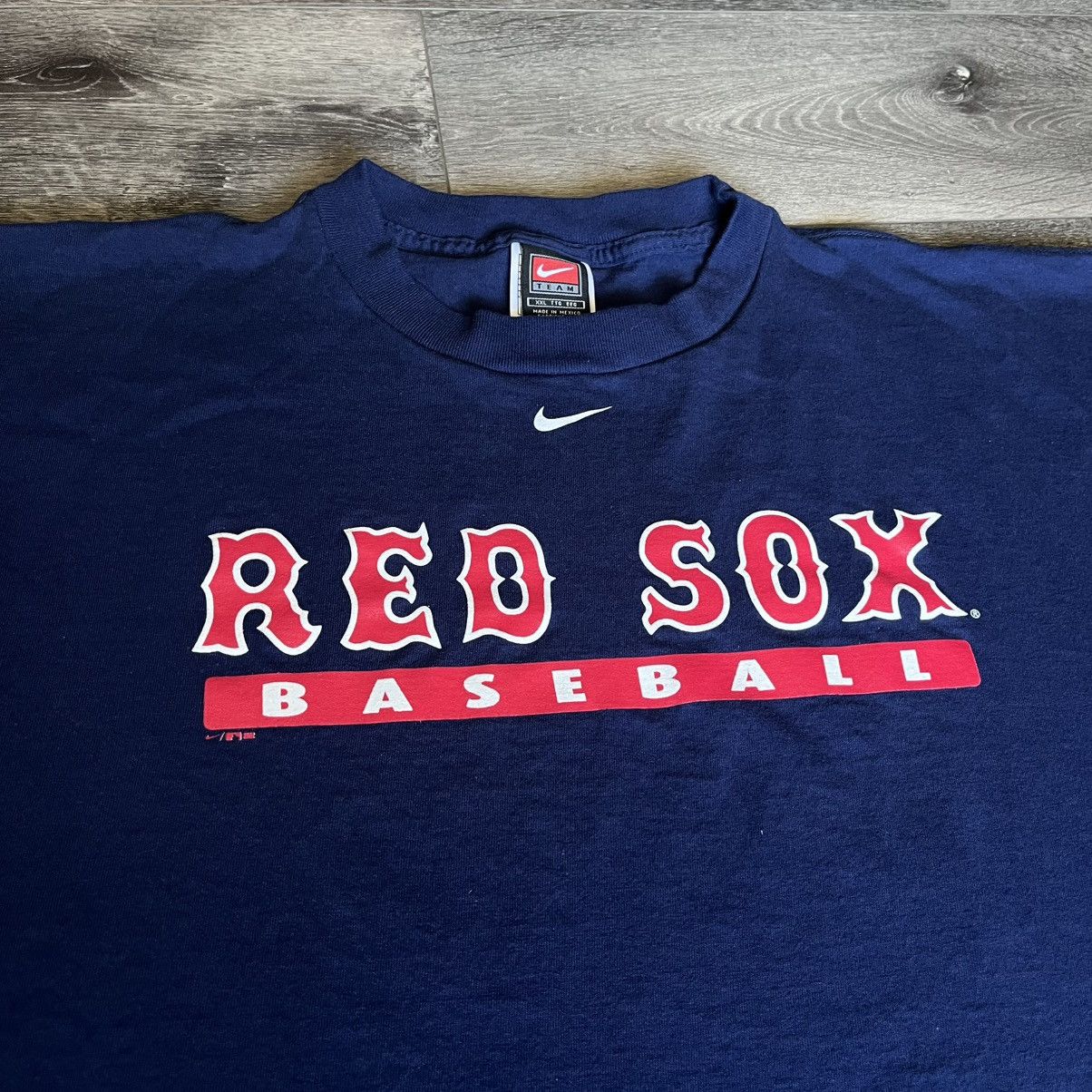 Nike Vintage 2000s Nike MLB Boston Red Sox Center Swoosh T Shirt Size US XXL / EU 58 / 5 - 2 Thumbnail
