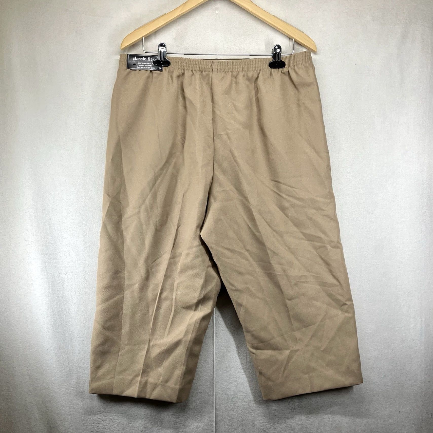 Vintage Alfred Dunner Capri Pants Womens 16P Tan High Rise Pull On Career NWT Capri Pants Womens 16P Tan High Rise Pull On Career NWT Size 38" / US 16 / IT 52 - 2 Thumbnail