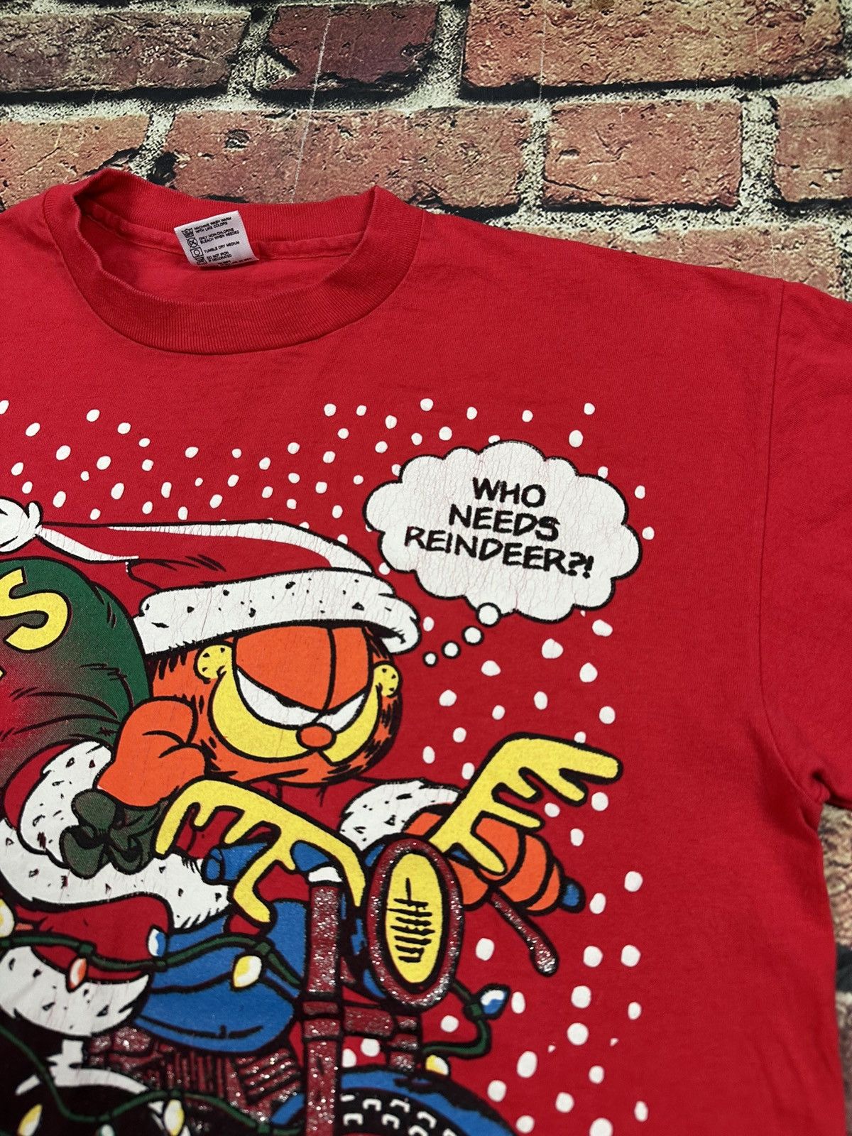 Anvil Vintage Garfield WHO NEEDS REINDEER Christmas Tee Motorcycle Size US L / EU 52-54 / 3 - 6 Thumbnail