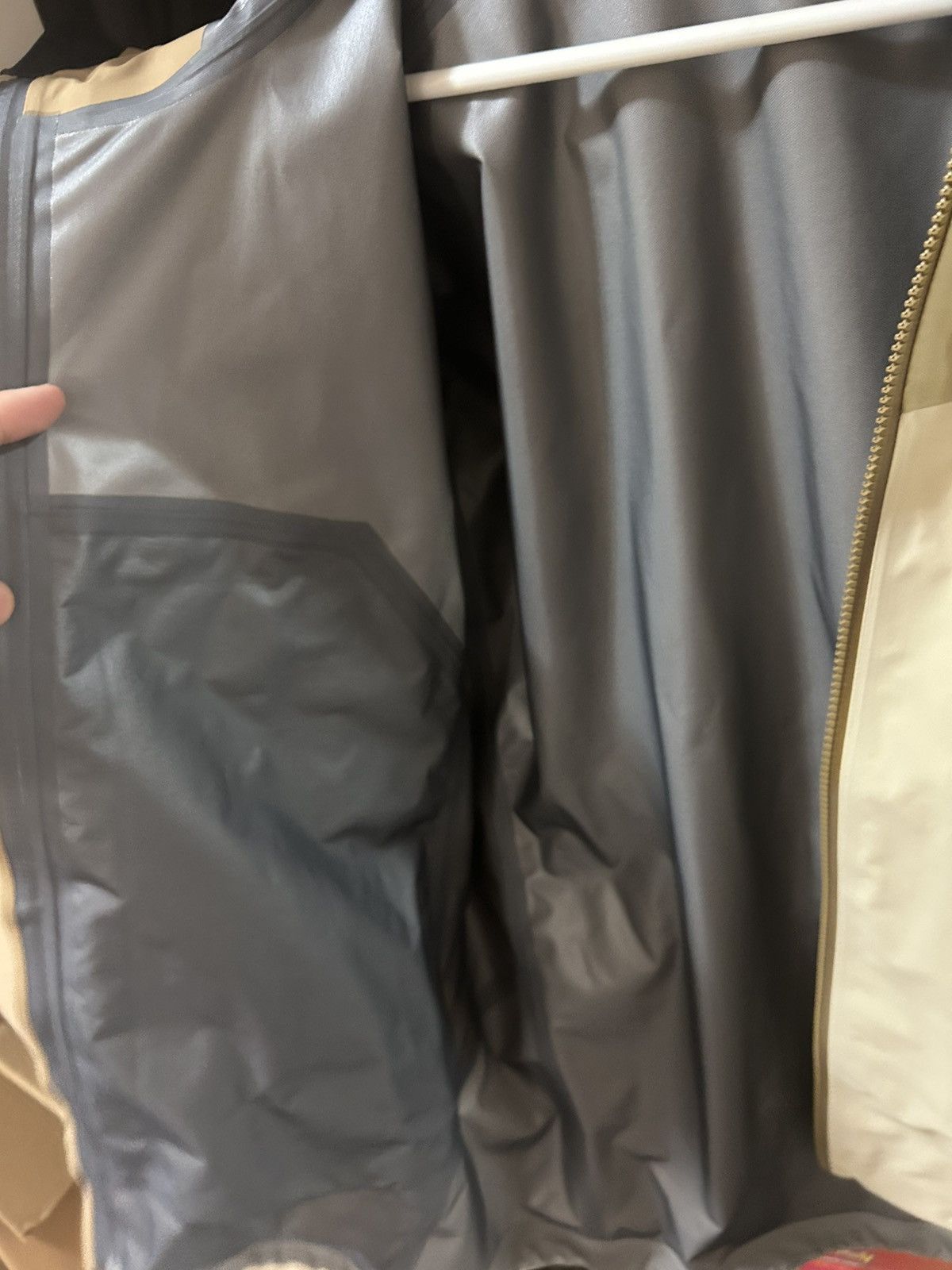 Arc'teryx × Beams Plus ARCTERYX X BEAMS BETA JACKET NAGOMA SIZE SMALL Size US S / EU 44-46 / 1 - 11 Thumbnail