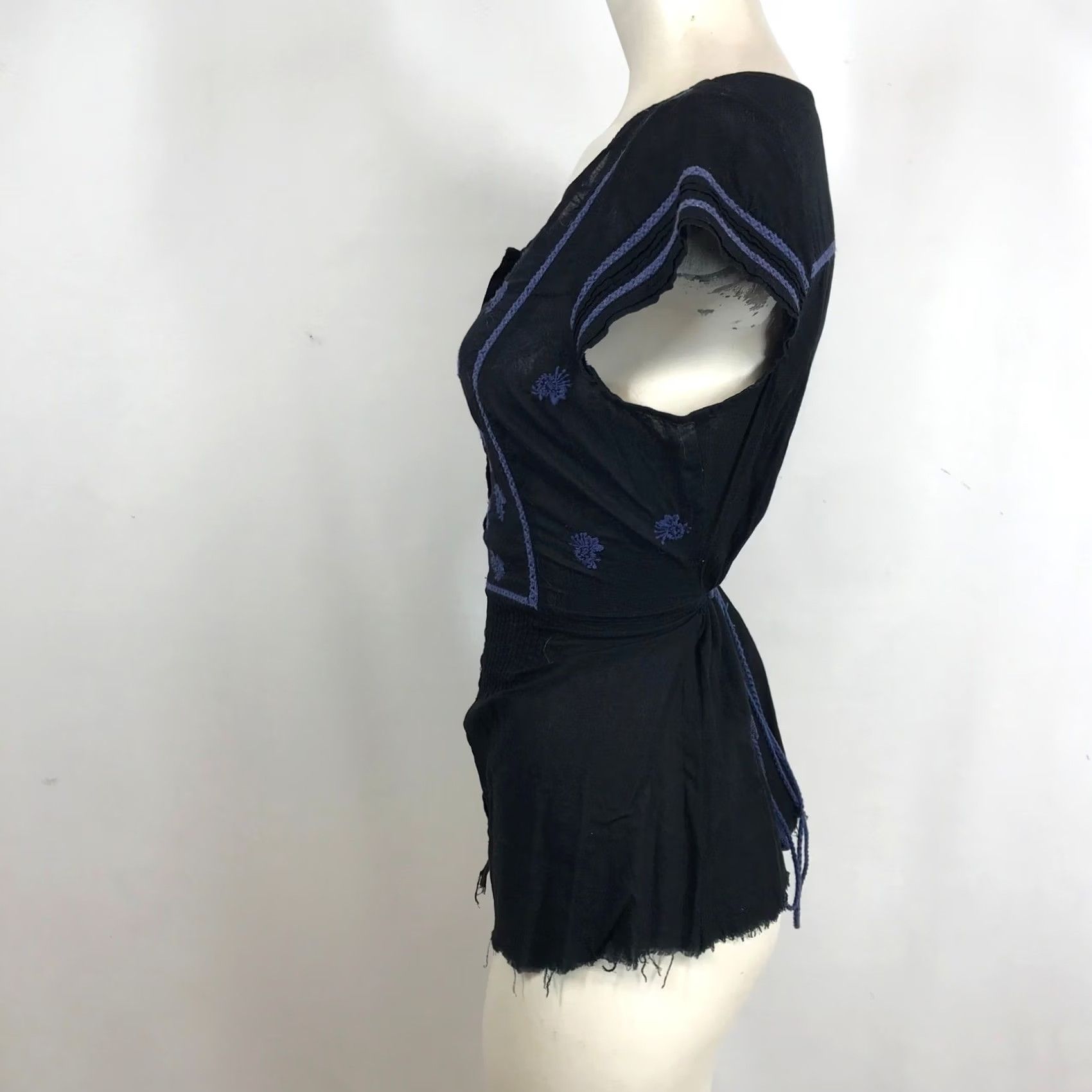 Free People Free People Blouse Black Blue Floral Embroidered Smocked Waist Button Front Cap Sleeve Top Size 10 Women Size L / US 10 / IT 46 - 6 Thumbnail