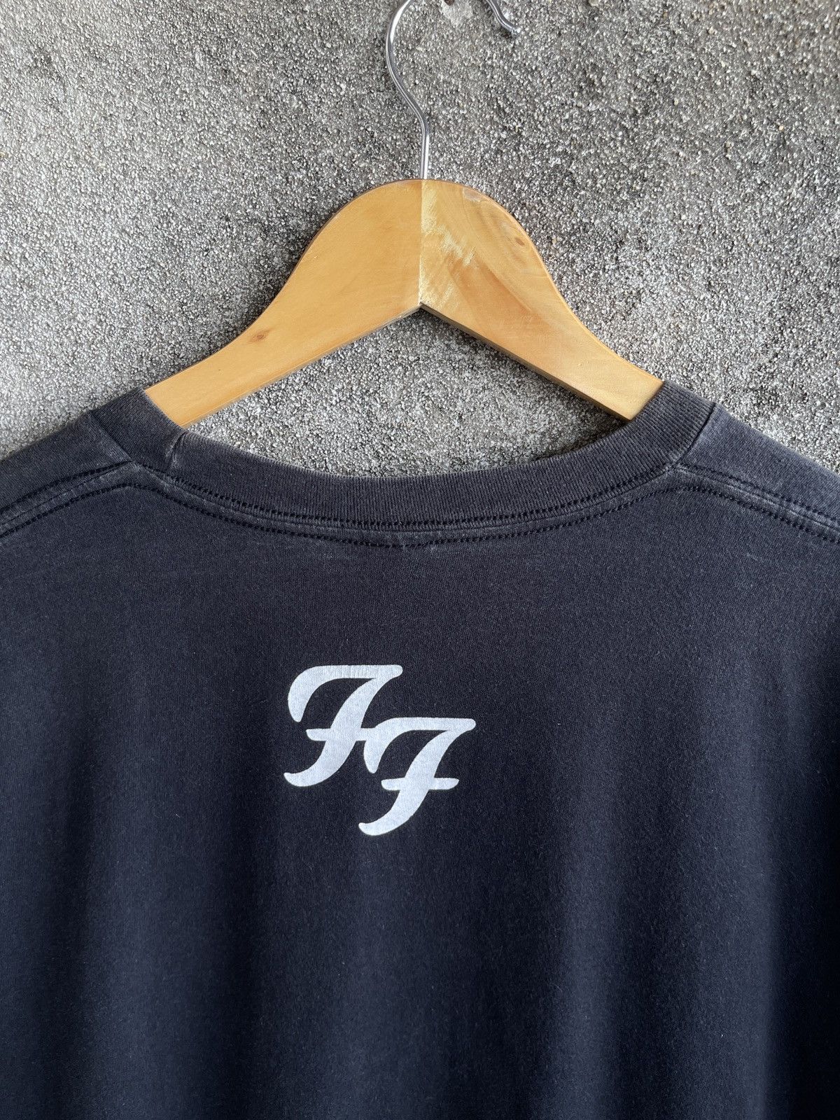 Band Tees Vintage Rock Band🔥FOO FIGHTER🔥Faded Black Tshirt Size US XL / EU 56 / 4 - 8 Thumbnail