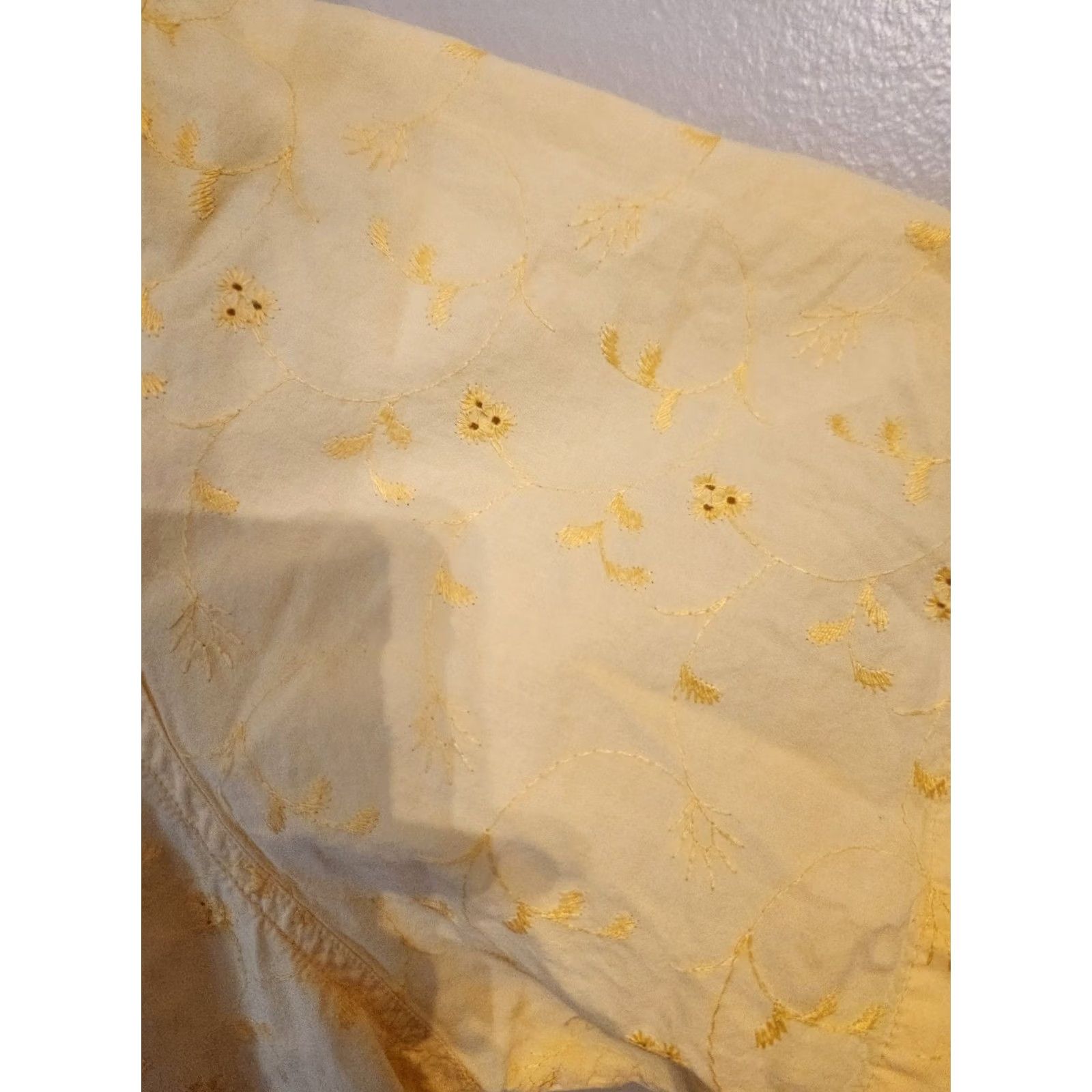 Vintage Bobbie Brooks Woman Yellow Floral Embroidered Short Sleeve Camp Shirt 26/28 Size 4XL / US 24-26 - 5 Thumbnail