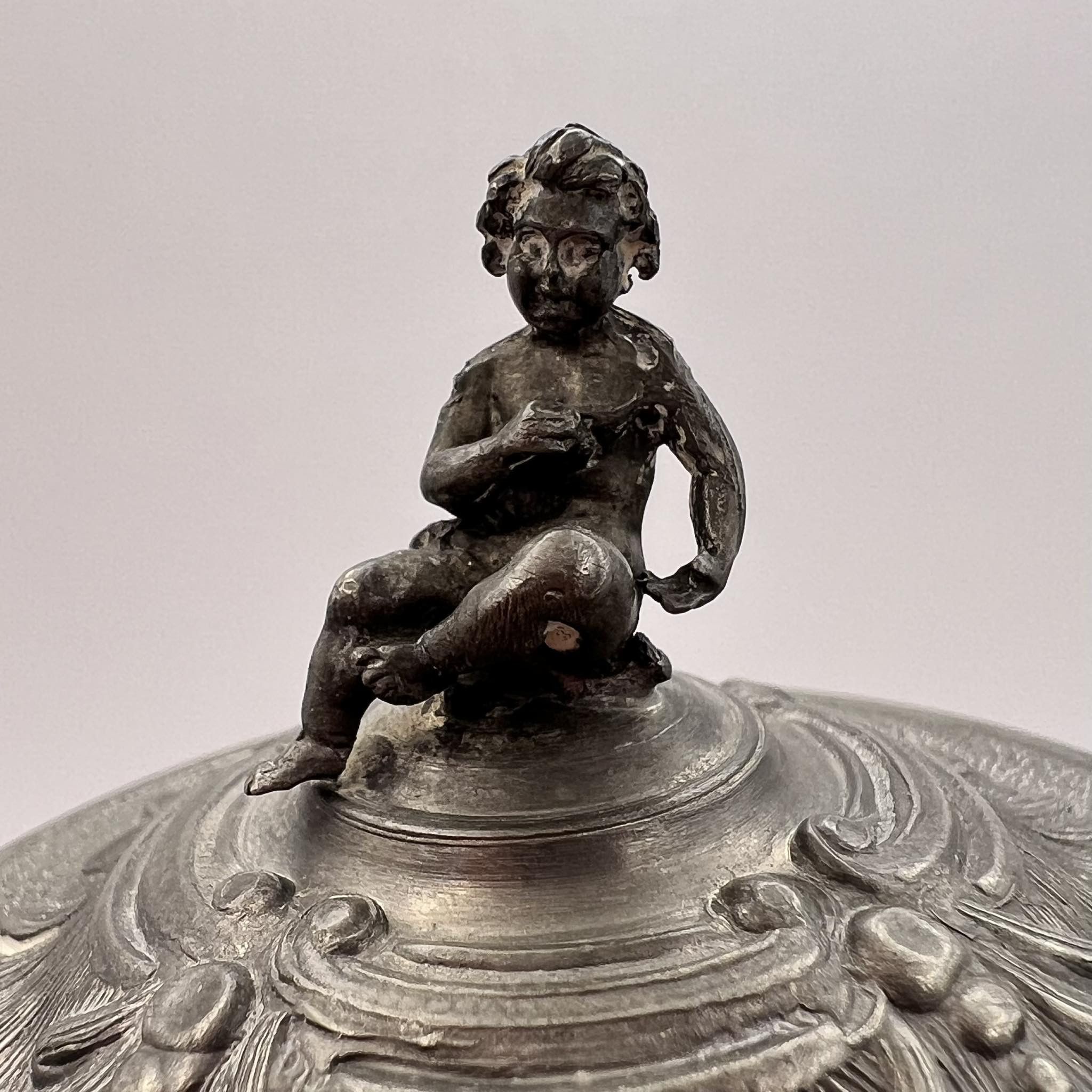 Vintage Vintage Collectible Pewter Trinket Jewelry Figure Box Size ONE SIZE - 4 Thumbnail