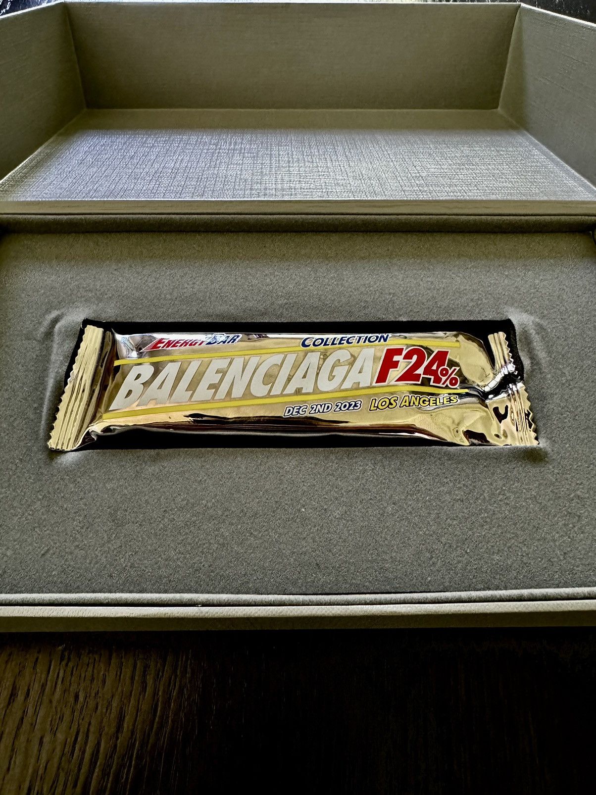 Balenciaga FW2024 energy bar invite Size ONE SIZE - 2 Thumbnail
