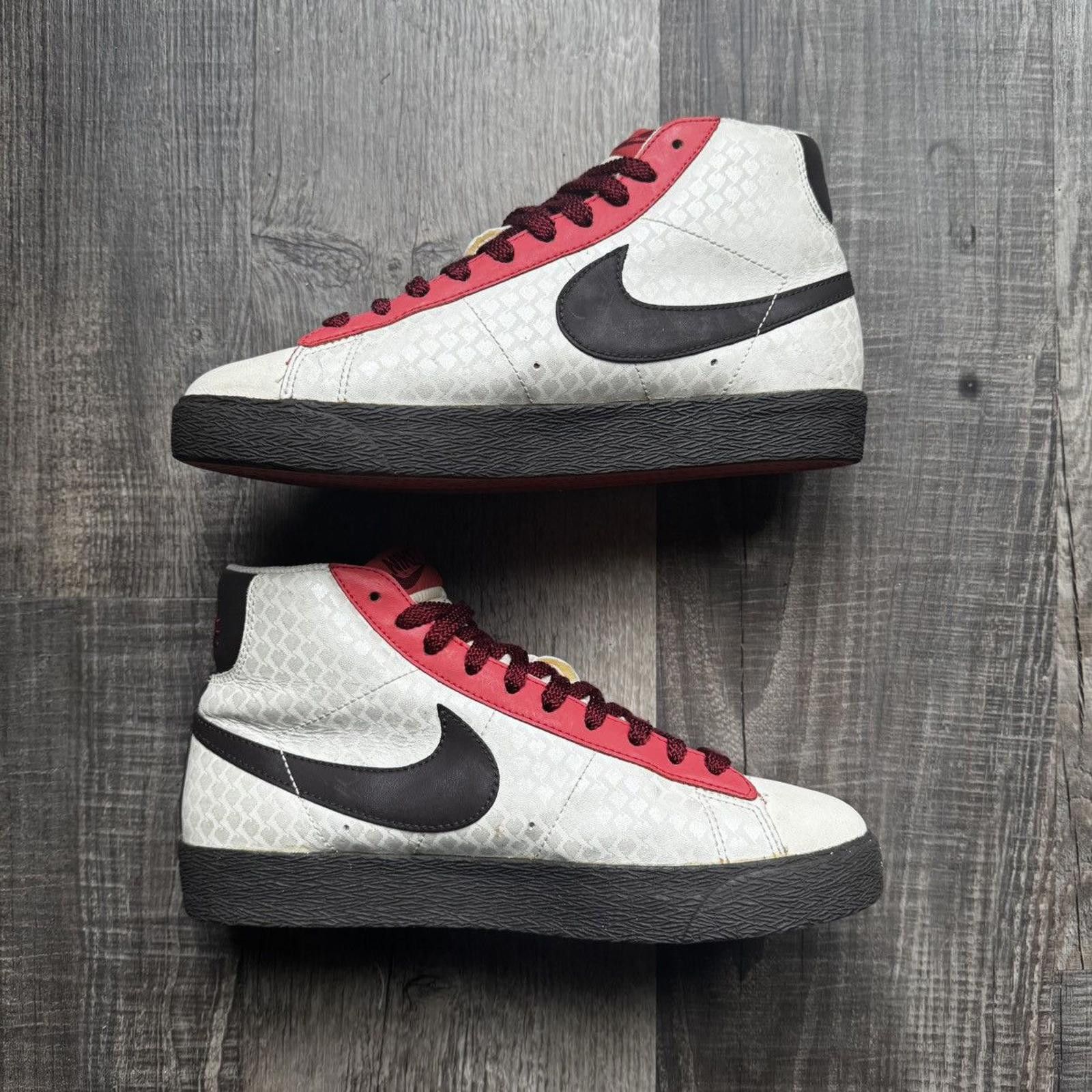 Nike NIKE • W'S Blazer High "Valentines Day" (7.5M) Size US 7.5 / EU 40-41 - 3 Thumbnail