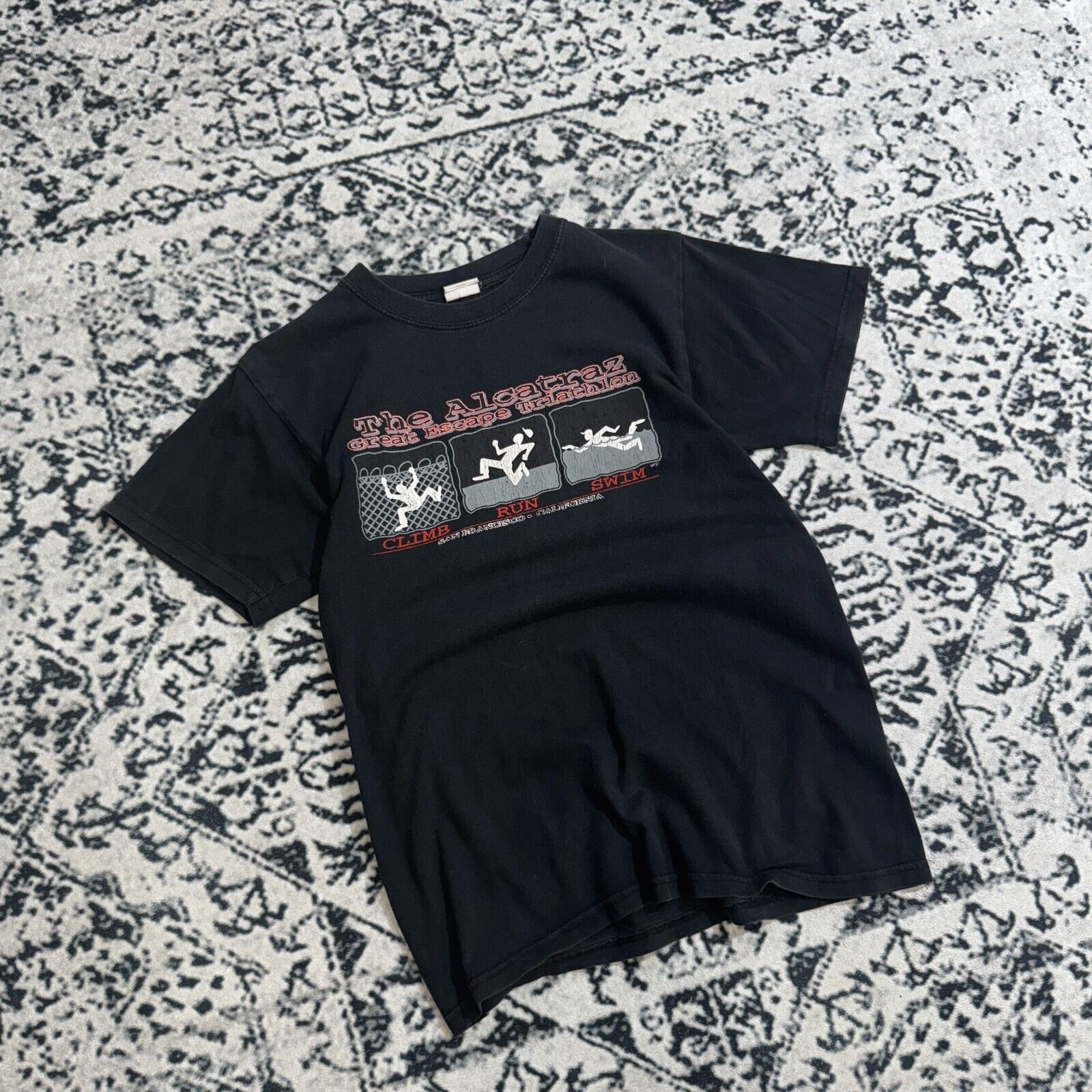 Vintage Vintage Black Cotton T-Shirt Size S Alcatraz Prison Escape Size US S / EU 44-46 / 1 - 3 Thumbnail