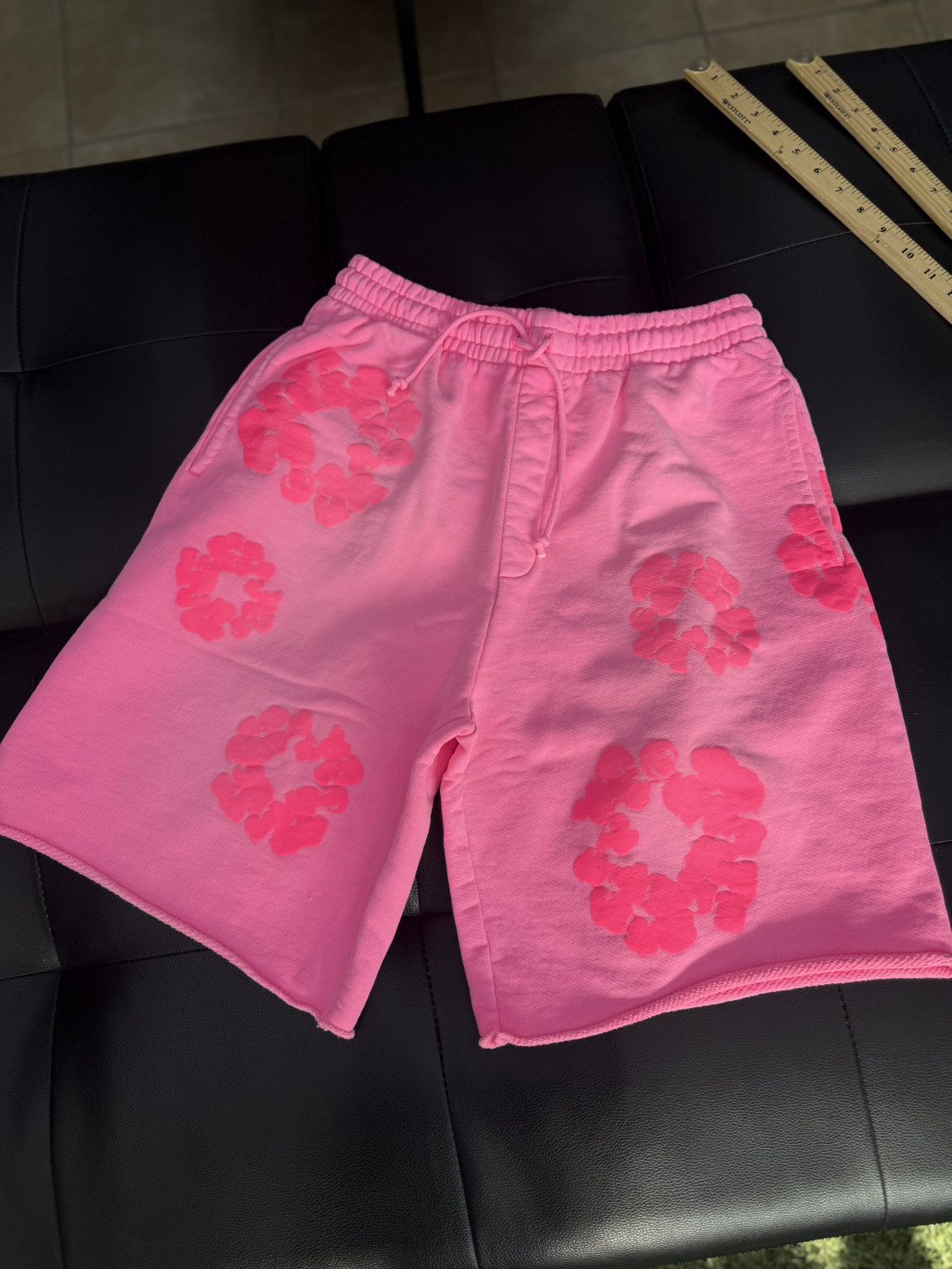 DENIM TEARS Denim Tears 2025 Cotton Wreath Shorts Pink Size XS Size US 28 / EU 44 - 4 Thumbnail