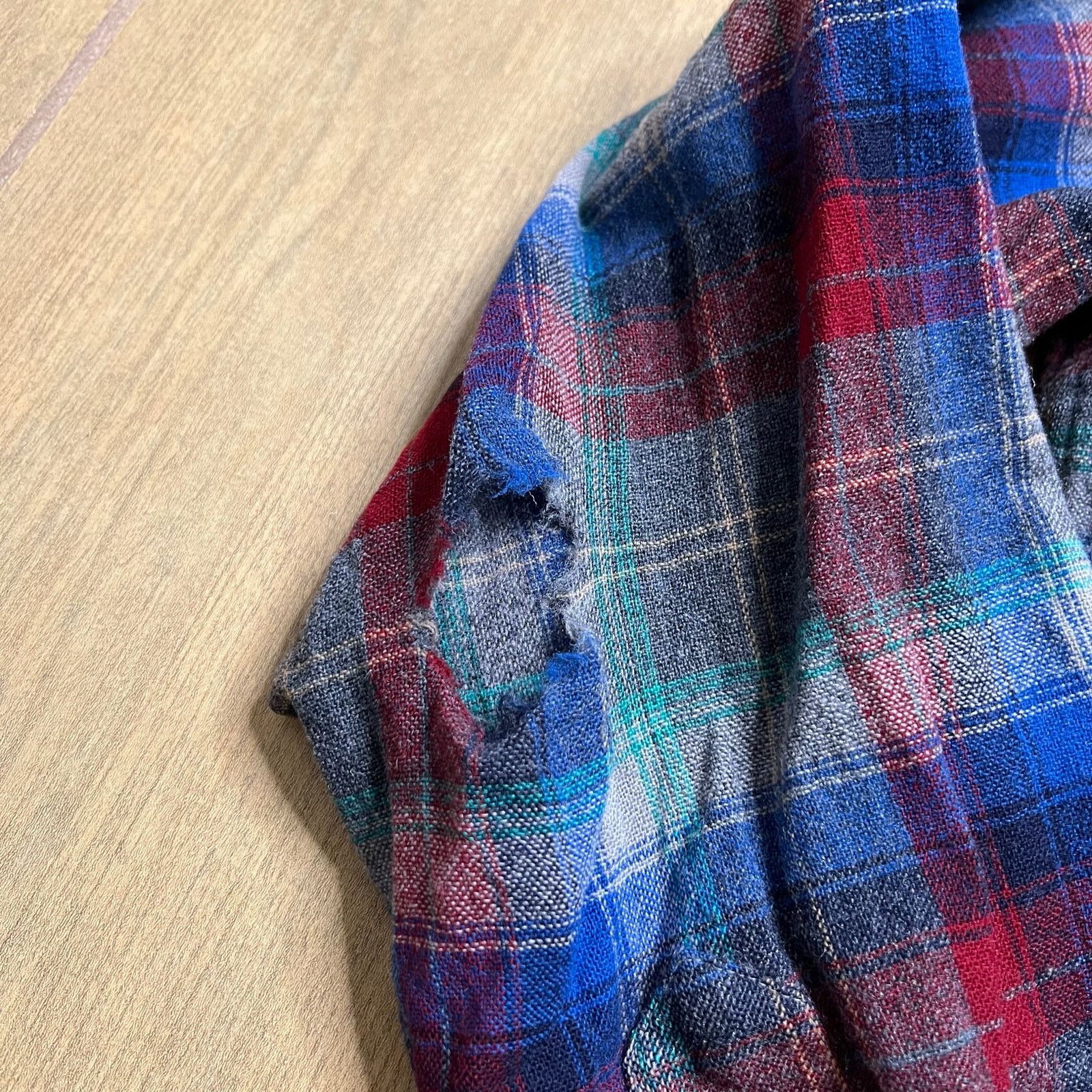 Pendleton Vintage Pendleton Wool Flannel Shirt USA Plaid XL Distress Size US XL / EU 56 / 4 - 12 Thumbnail
