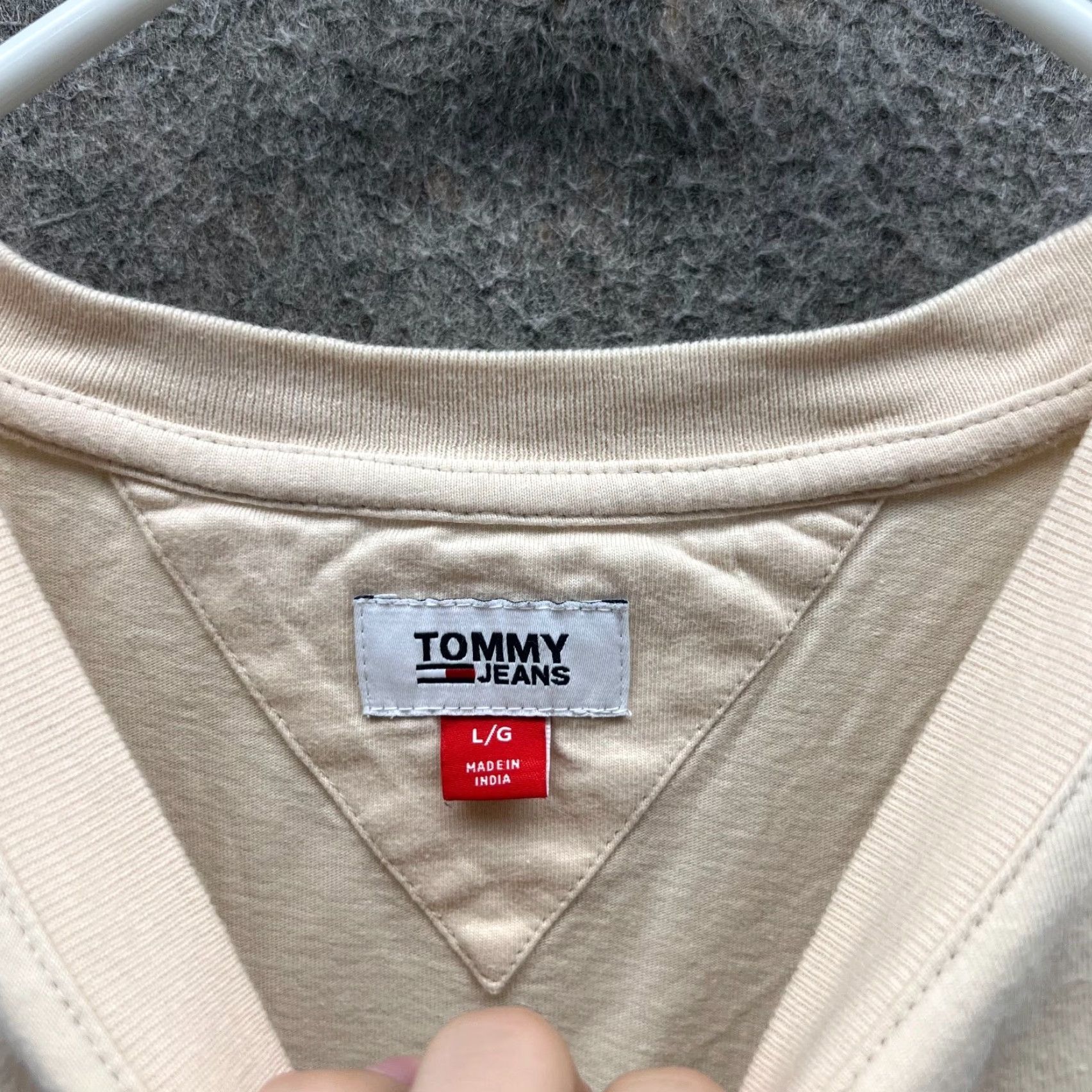 Tommy Hilfiger VINTAGE Tommy Hilfiger Shirt Womens Large Beige Crewneck Tee Cropped Flag Logo Size L / US 10 / IT 46 - 6 Thumbnail