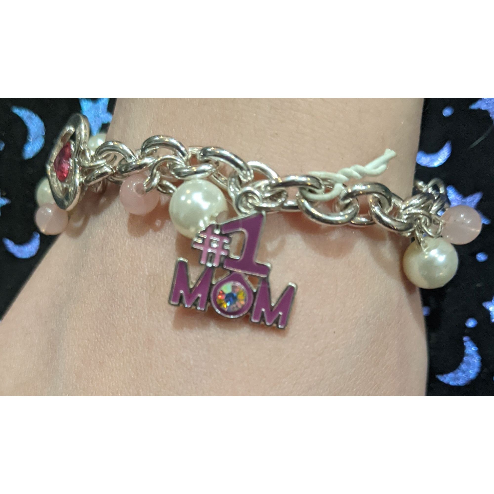 Other Number One Mom Mother's Day Charm Bracelet Size ONE SIZE - 1 Thumbnail