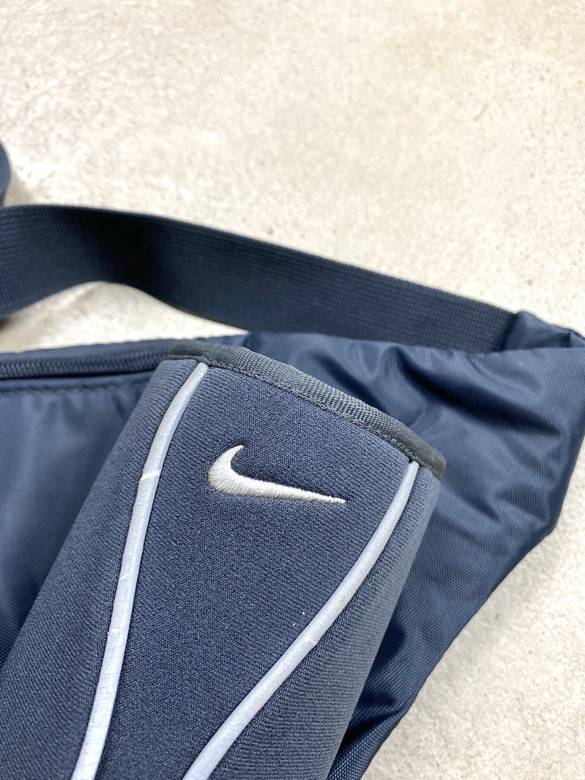 Nike Y2K Vintage Nike Sling Bag Gorpcore Hype Size ONE SIZE - 3 Thumbnail