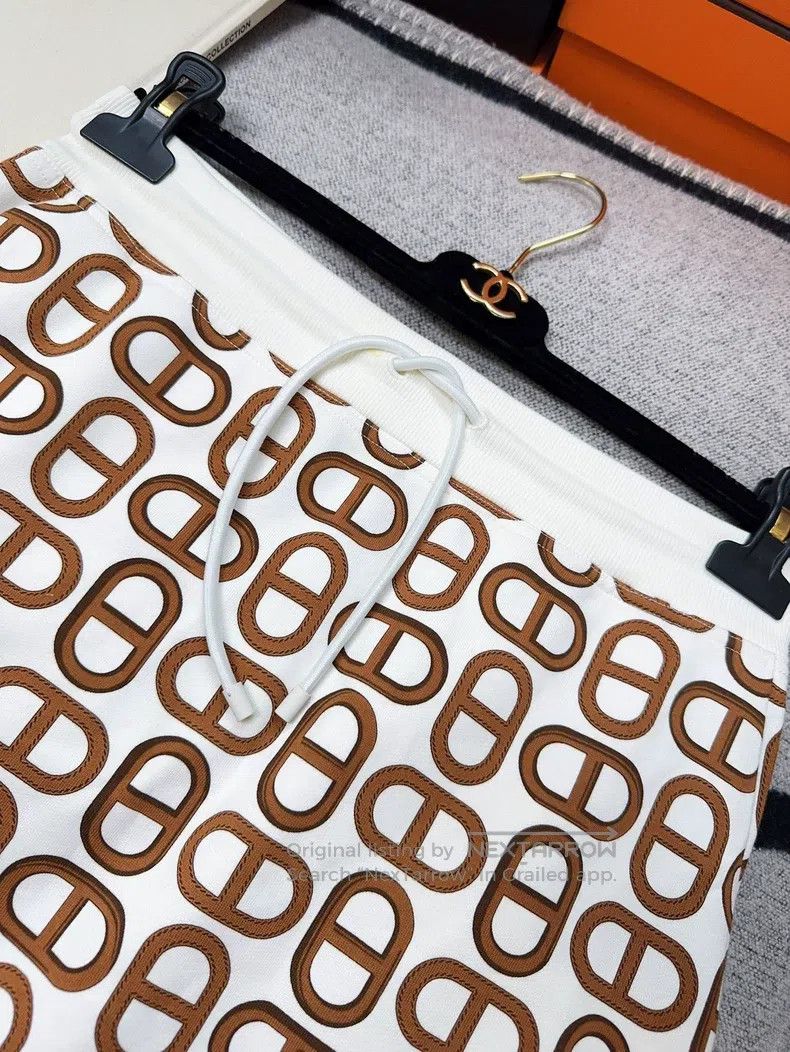 Hermes Hermes Pig Nose Logo white background with orange and brow Size 25" / US 0 / IT 36 - 2 Thumbnail