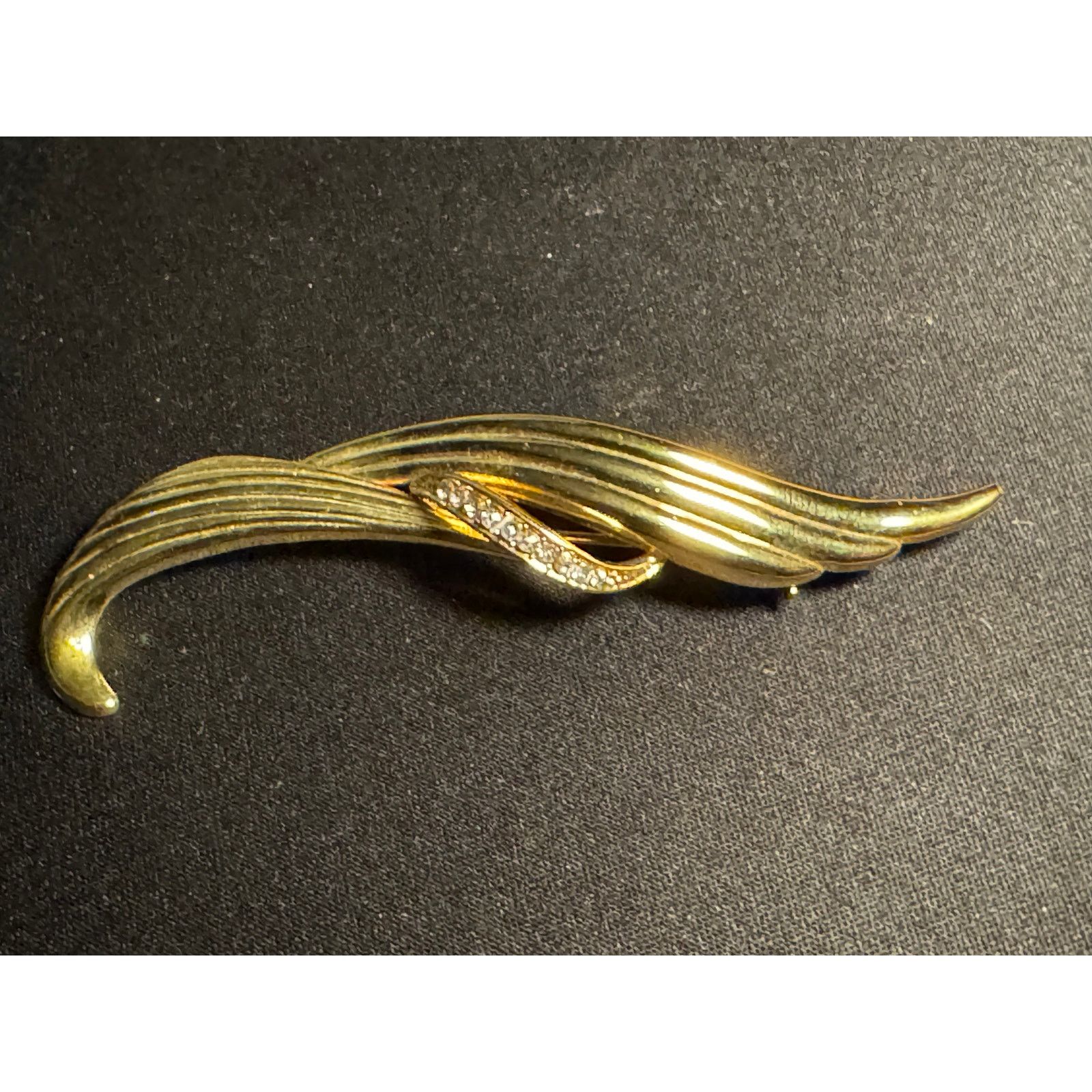 Other Vintage Gold Tone Swoosh Bar Brooch with Rhinestones Size ONE SIZE - 2 Thumbnail