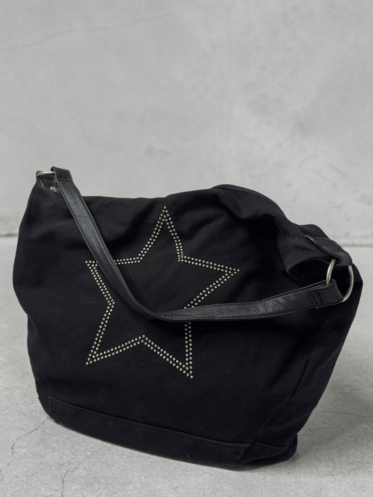 Vintage Vintage avant garde black star bag y2k studded 00s archive Size ONE SIZE - 1 Thumbnail