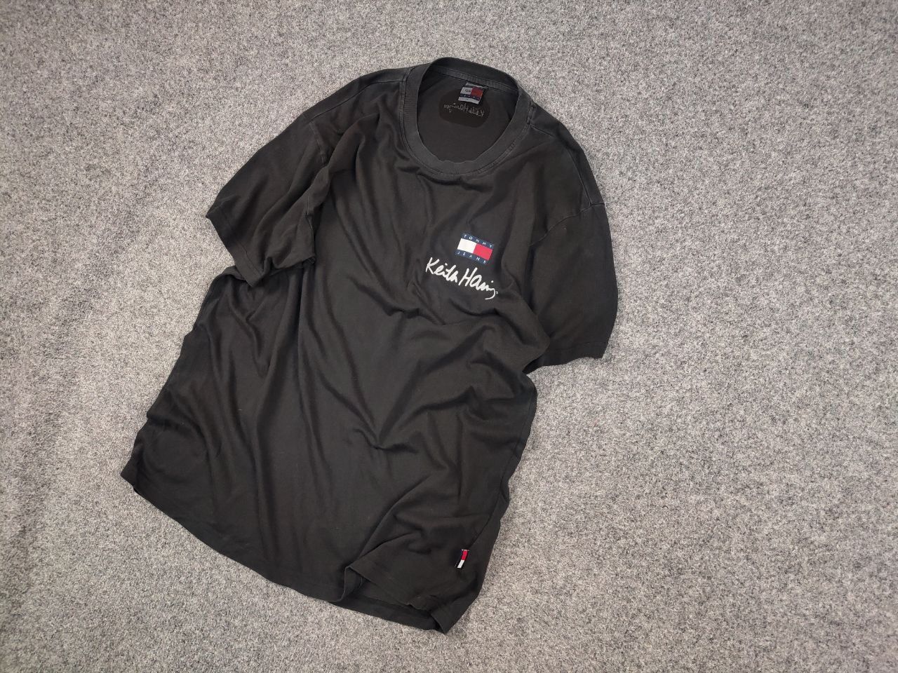 Tommy Hilfiger Tommy Hilfiger Keith Haring oversized Logo Graphite Shirt Size US XL / EU 56 / 4 - 4 Thumbnail