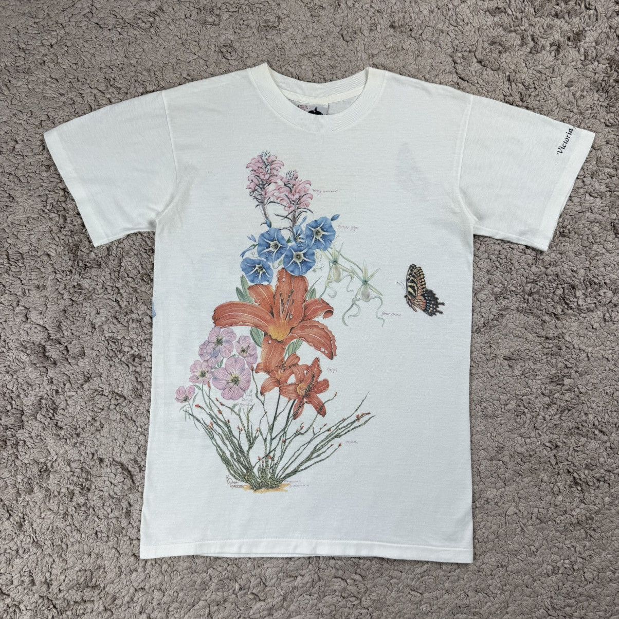 Vintage Vintage 90’s Floral and Butterfly Victoria Canada T-shirt Size US S / EU 44-46 / 1 - 1 Thumbnail