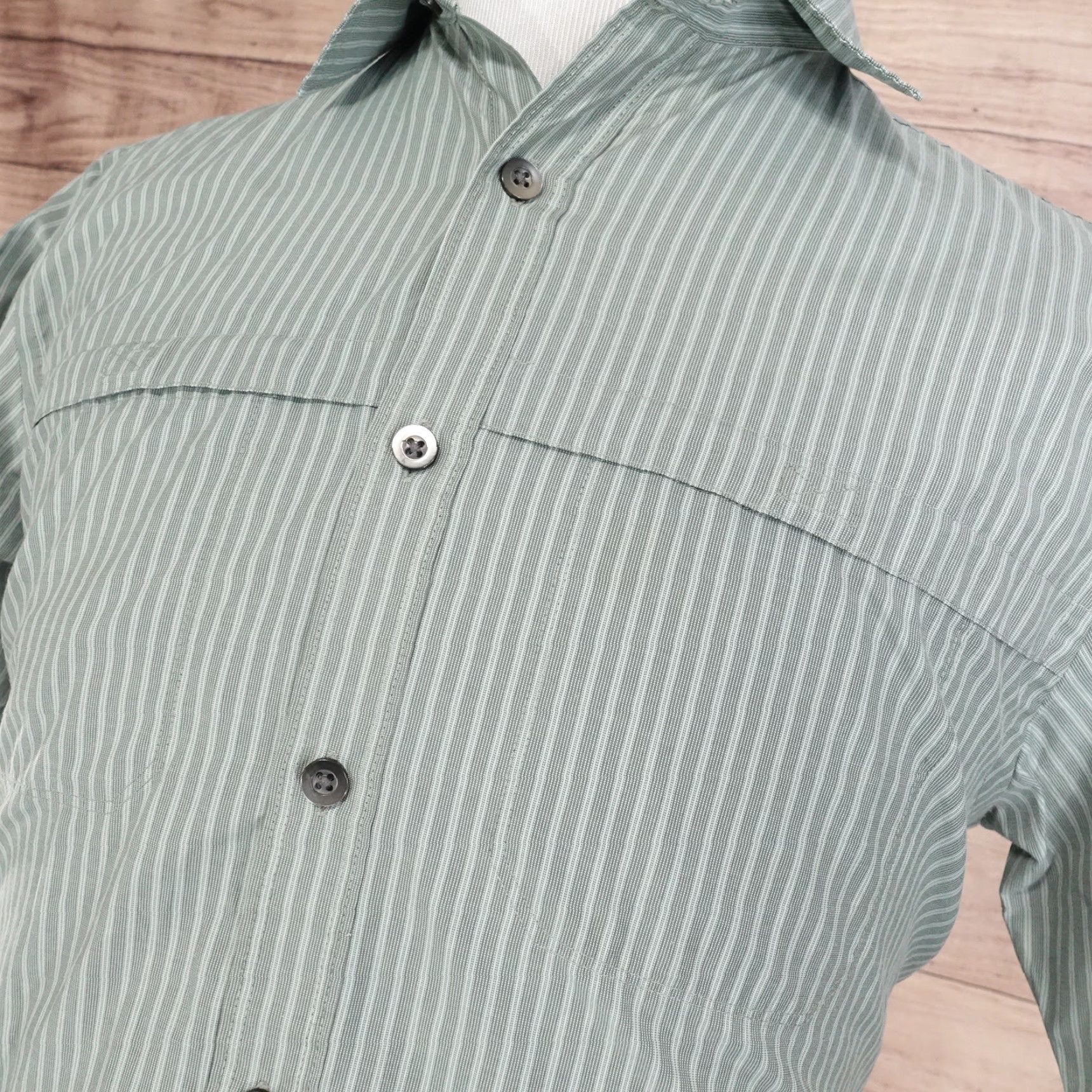Van Heusen VINTAGE? No. VAN HEUSEN Shirt Short Sleeve Green Striped Mens Size M Outdoors Size US M / EU 48-50 / 2 - 2 Thumbnail