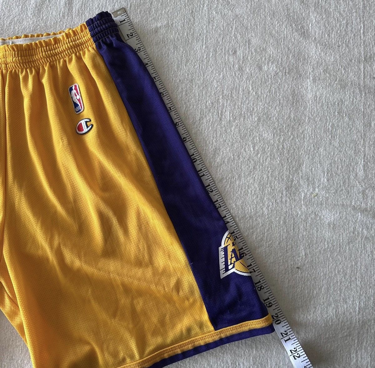 Champion Vintage 90's Champion NBA Lakers Shorts Size Large L Size US 36 / EU 52 - 9 Thumbnail