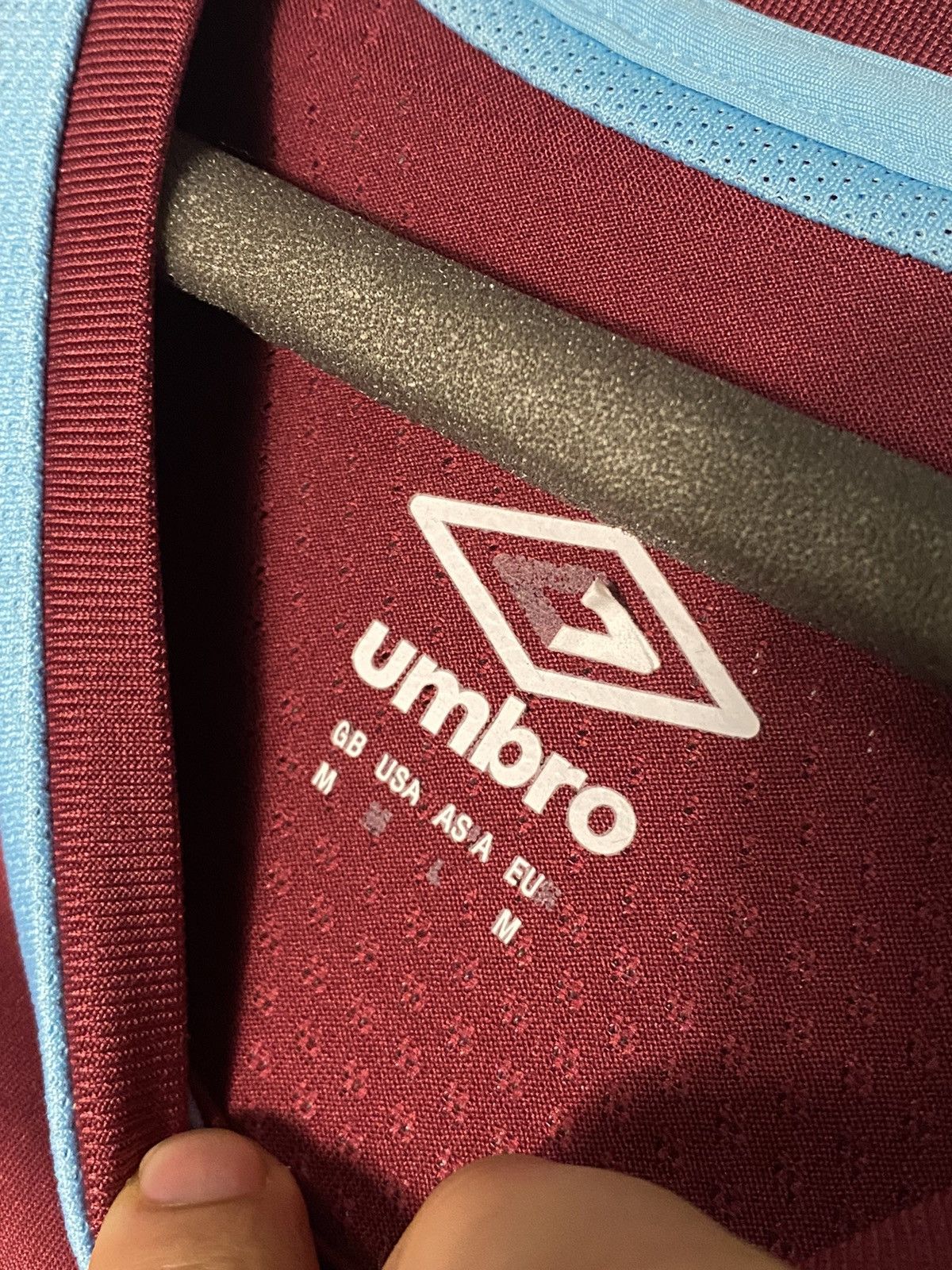 Umbro × Vintage 2015 Vintage Umbro West Ham Soccer Jersey Betway Size US M / EU 48-50 / 2 - 4 Thumbnail