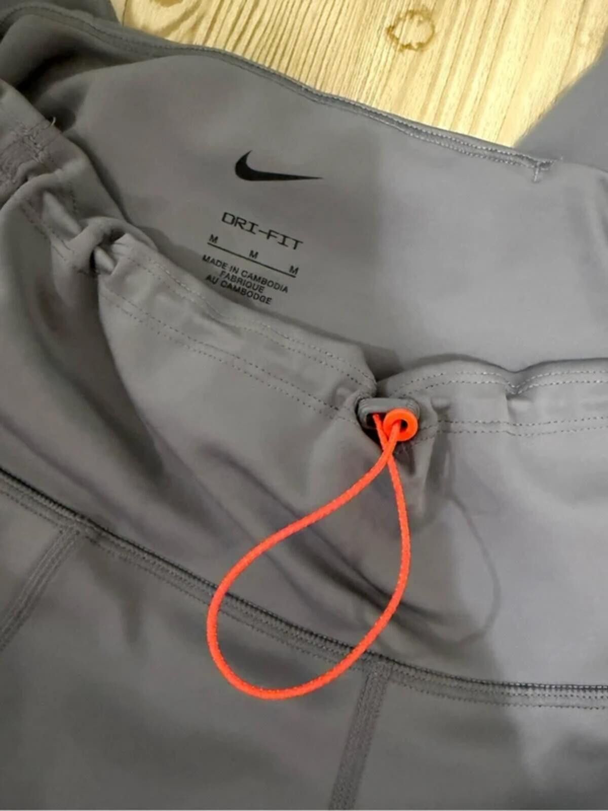 Nike Nike Navy Blue Leggings with Mesh Panels and Red Drawstring Size 28" / US 6 / IT 42 - 3 Thumbnail