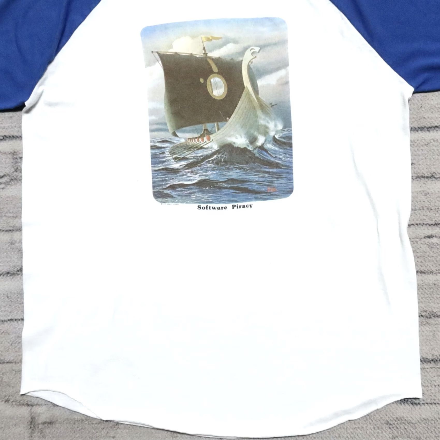 Vintage Vintage Robert Tinney Art Raglan Shirt XL White Raglan Shirt Mens Vintage 1981 Software Piracy 80s Shirt Size US XL / EU 56 / 4 - 3 Thumbnail