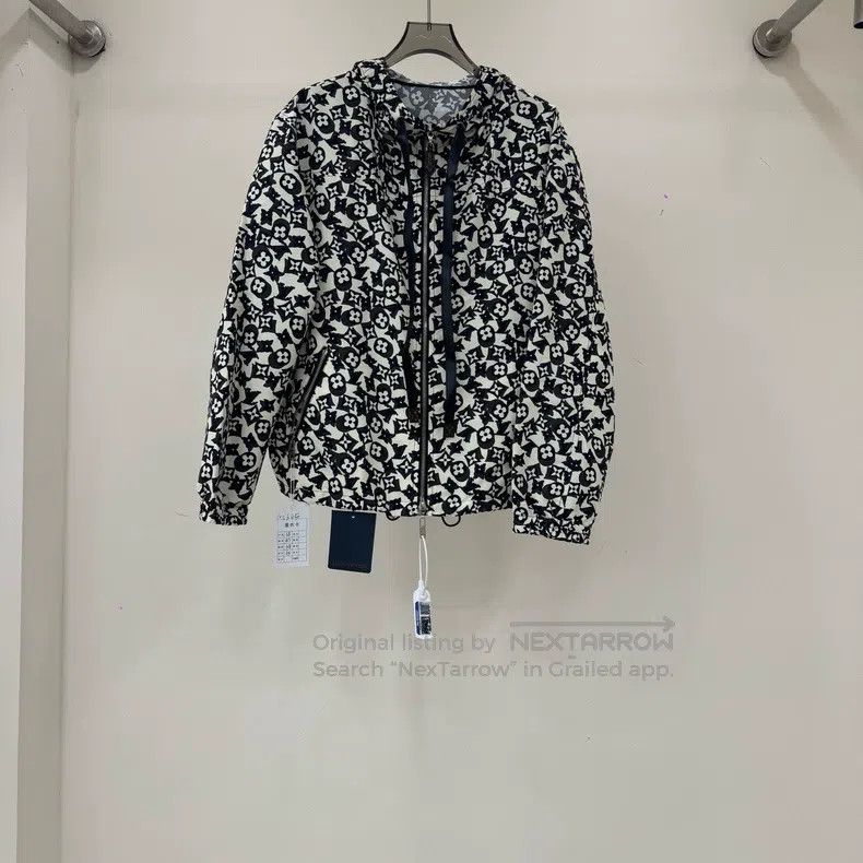 Louis Vuitton Louis Vuitton Black and white graffiti-covered assault jac Size XS / US 0-2 / IT 36-38 - 1 Thumbnail